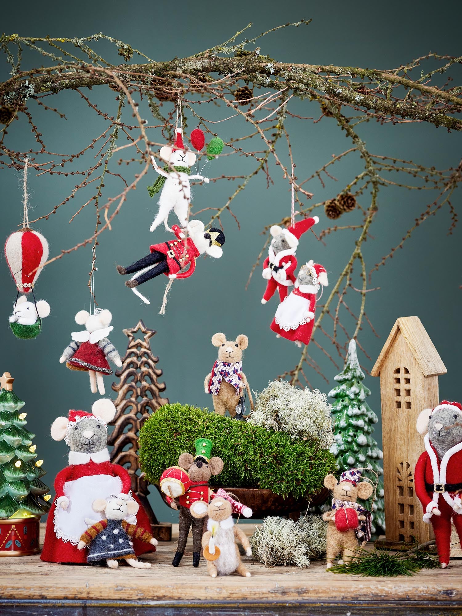 Elegante grüne Keramik-Deko mit Licht, auf Trommelsockel, für stimmungsvolle Beleuchtung und skandinavischen Charme.