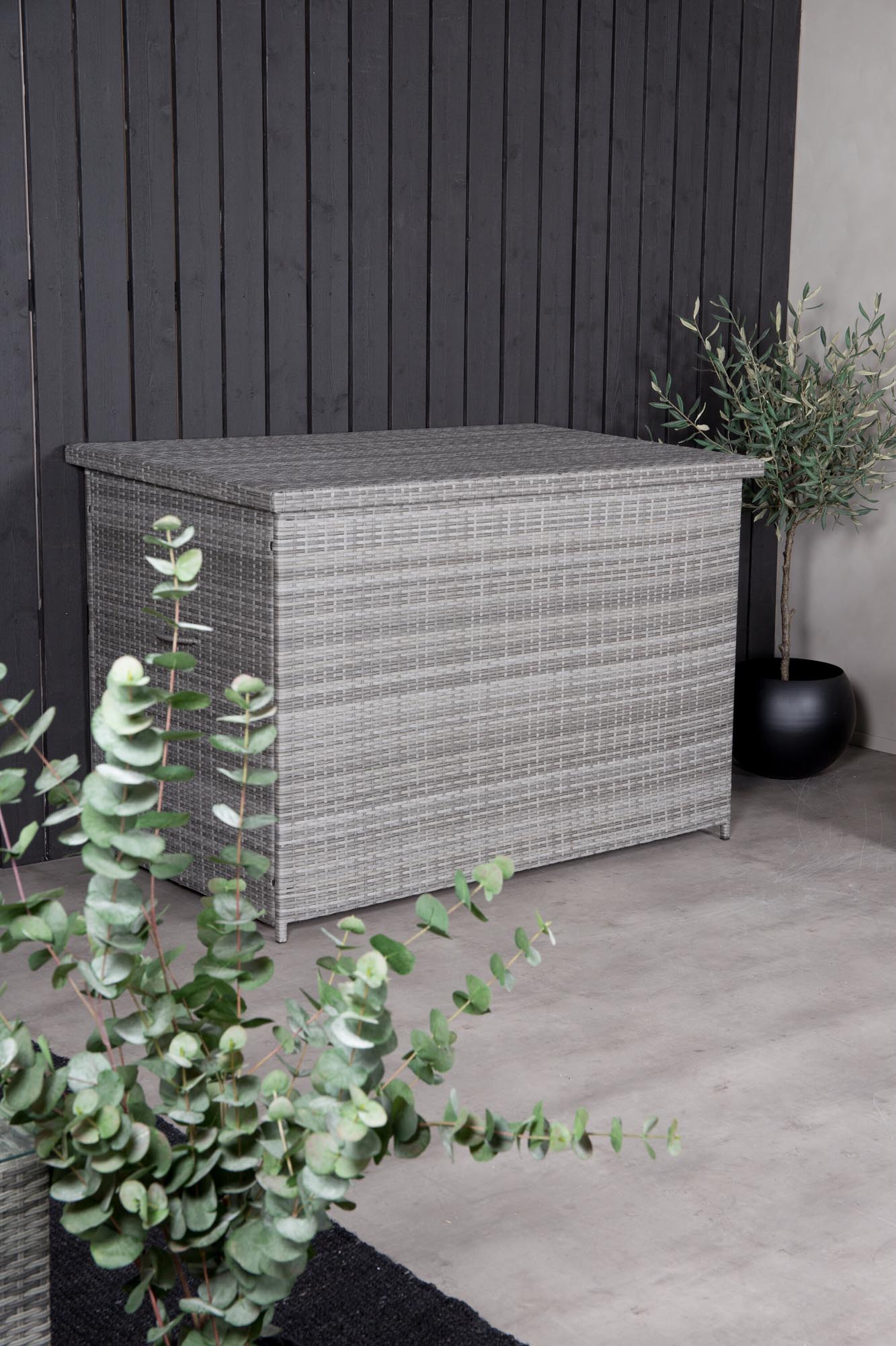 Wetterfeste Kissenbox von Venture Home, ideal für Garten und Terrasse, bietet stilvollen und robusten Stauraum für Ihre Kissen.