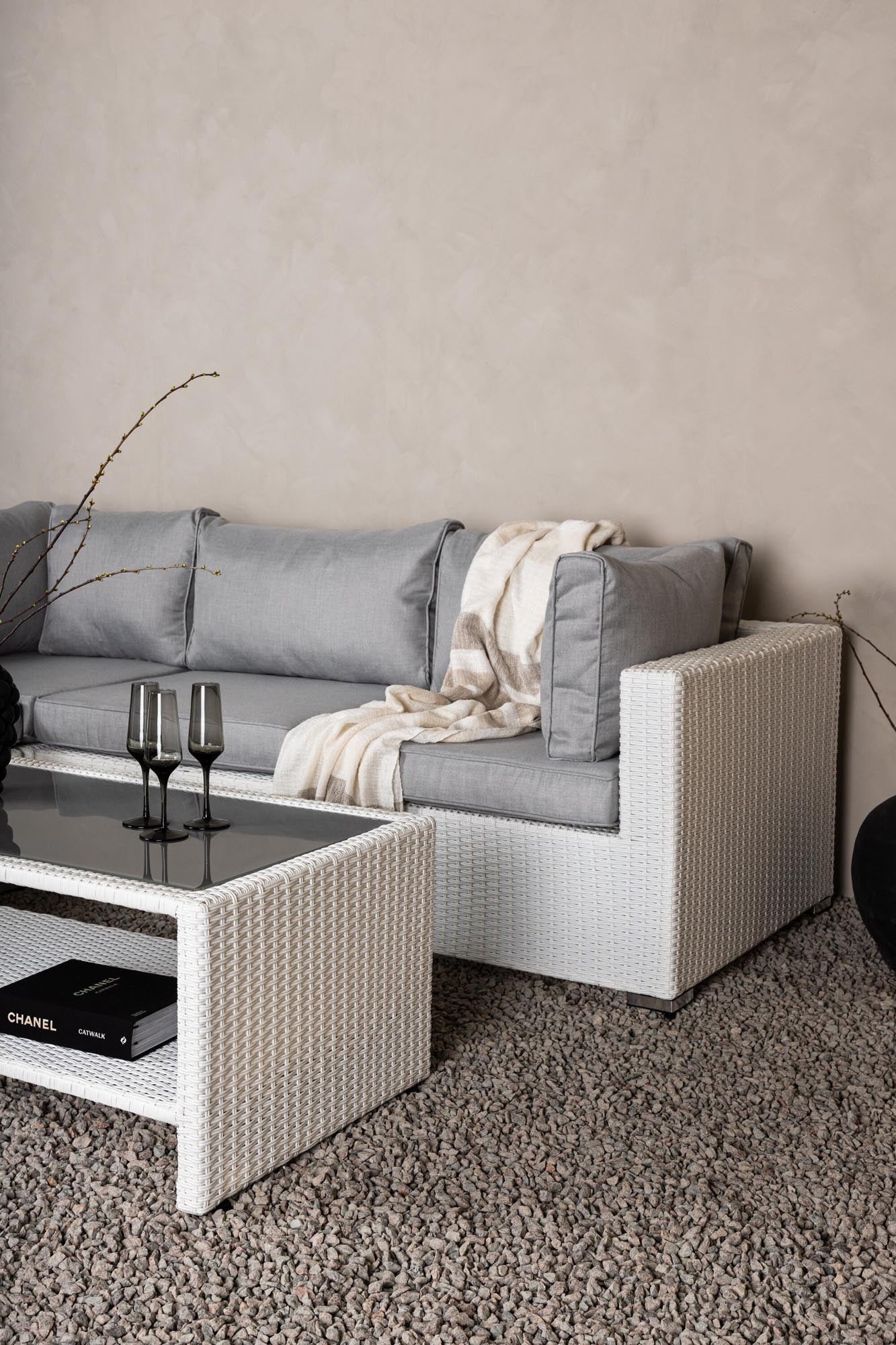 Stilvolles Ecksofa 110 cm von Venture Home, robust und wetterfest, ideal für Garten oder Terrasse, bietet Komfort und Eleganz.