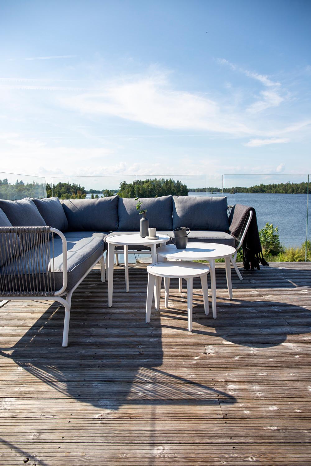 Roxo Ecksofa Outdoorset ⌀50cm in Weiss präsentiert im Onlineshop von KAQTU Design AG. Loungeset ist von Venture Home