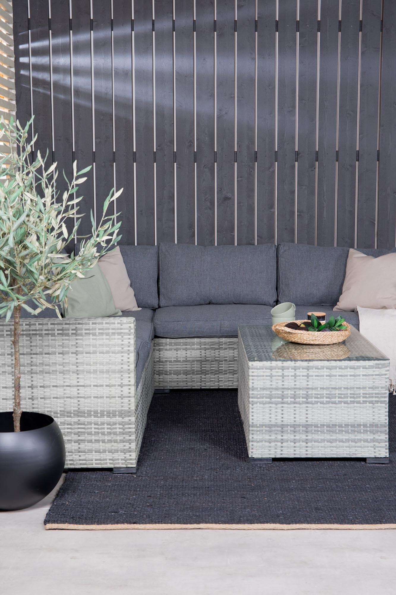Modernes Ecksofa-Set für den Aussenbereich, 110 cm, von Venture Home. Stilvoll, komfortabel und wetterfest.