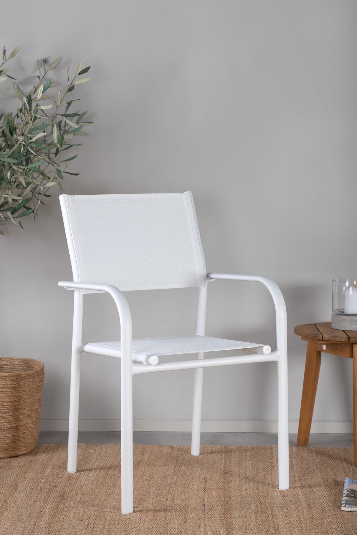 Santorini Gartenstuhl in Weiss präsentiert im Onlineshop von KAQTU Design AG. Gartenstuhl mit Armlehnen ist von Venture Home