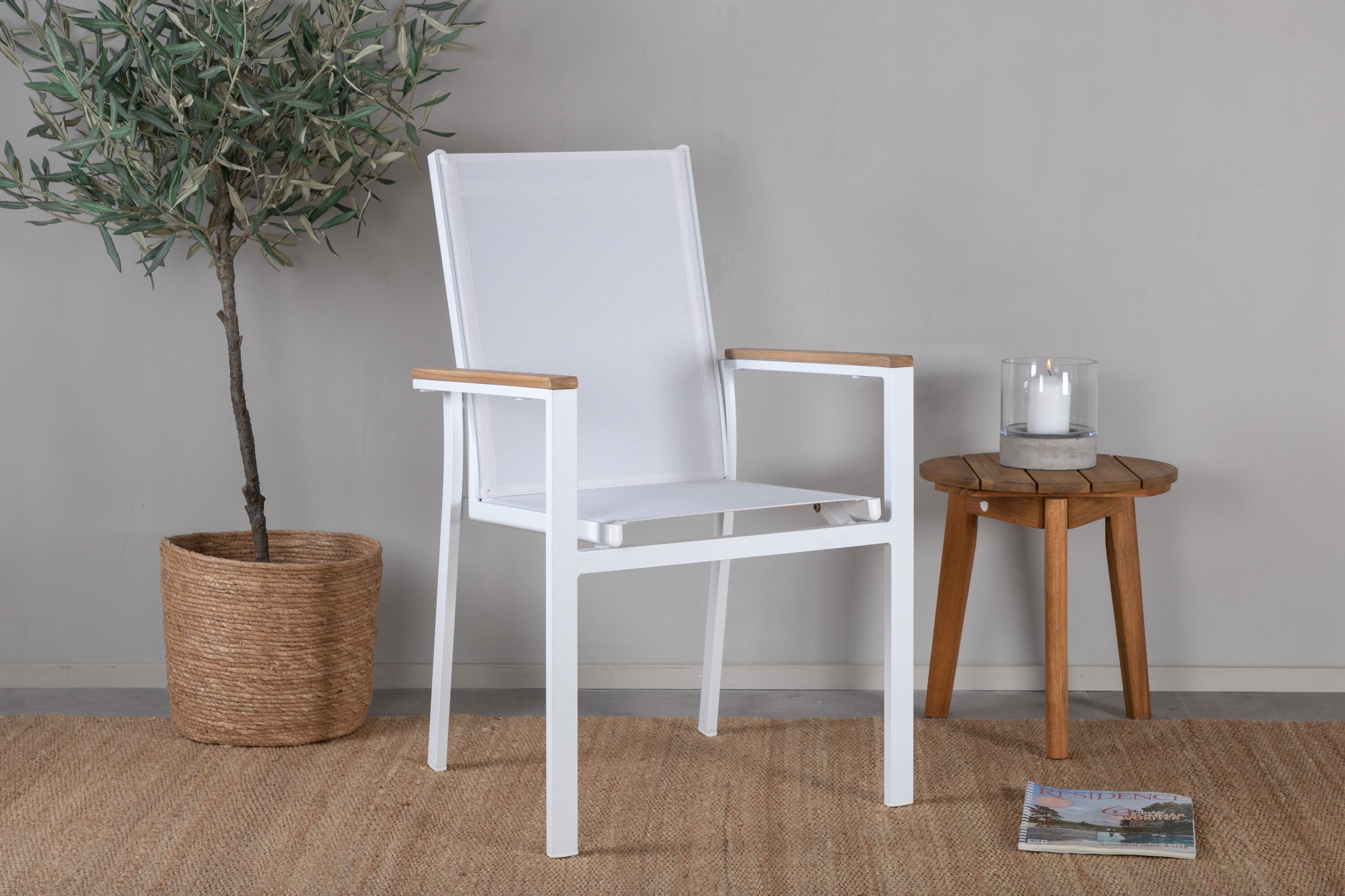 Texas Gartenstuhl in Weiss präsentiert im Onlineshop von KAQTU Design AG. Gartenstuhl mit Armlehnen ist von Venture Home