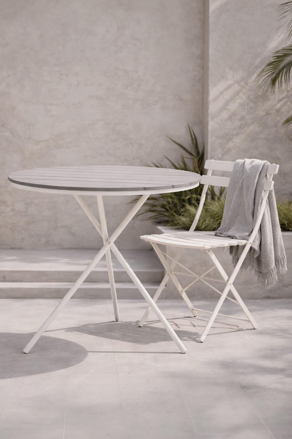 Parma Gartentisch in Grau präsentiert im Onlineshop von KAQTU Design AG. Beistelltisch Outdoor ist von Venture Home