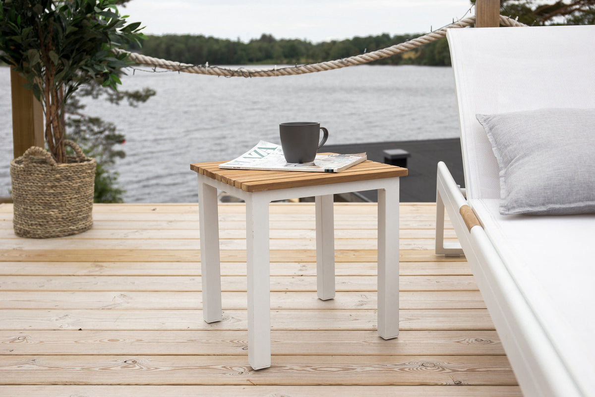 Mexico Beistelltisch in Weiss / Natur präsentiert im Onlineshop von KAQTU Design AG. Beistelltisch Outdoor ist von Venture Home