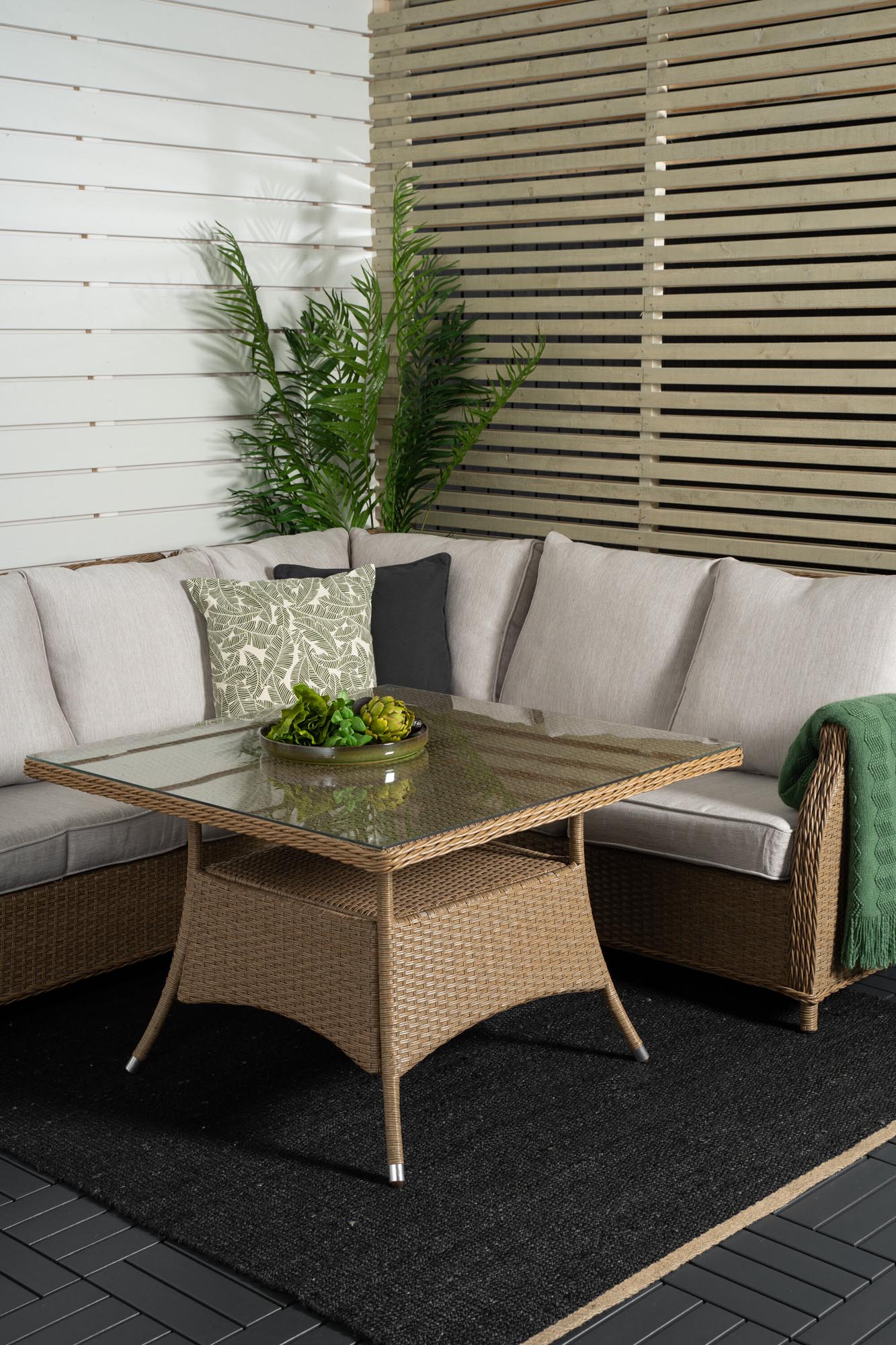 Vikelund Ecksofa Outdoorset 100cm: Stilvolles und langlebiges Loungeset für bis zu vier Personen. Perfekt für gesellige Abende im Freien.