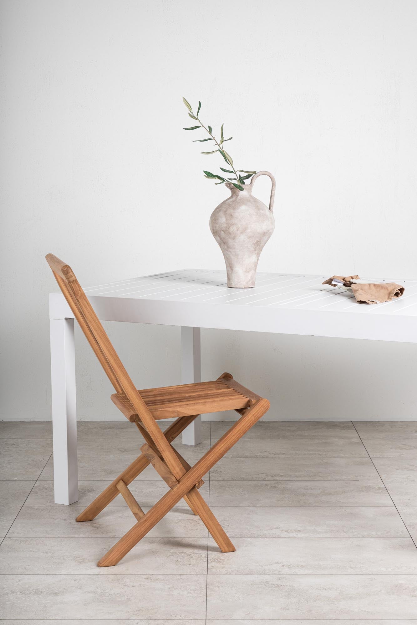 Eleganter, ausziehbarer Marbella Gartentisch von Venture Home, perfekt für moderne Aussenbereiche und gesellige Runden.