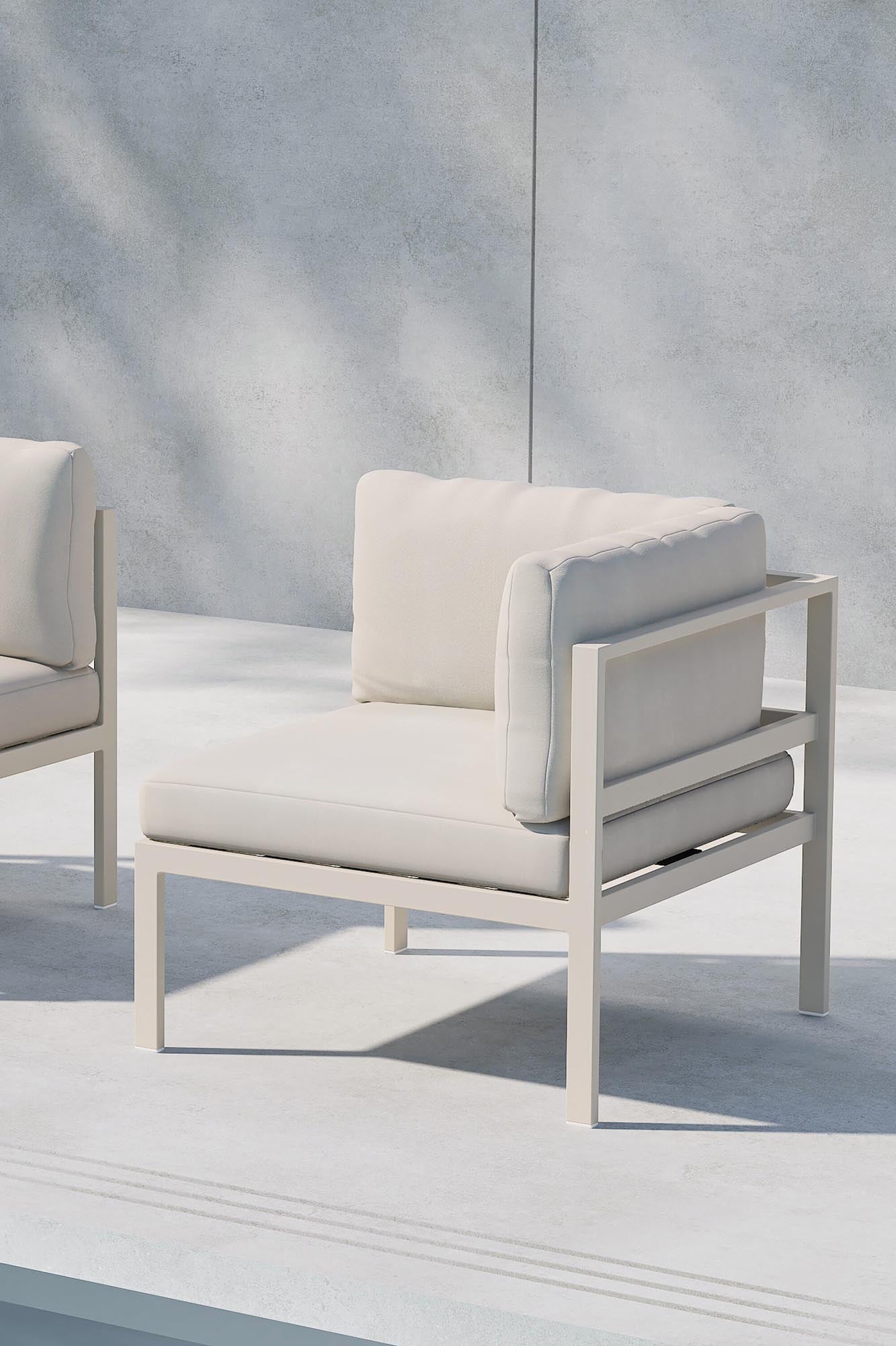 Copacabana Sofa Corner in modernem Design mit hellgrauem Polster und natürlichem Holzrahmen, präsentiert in einer stilvollen Wohnumgebung.