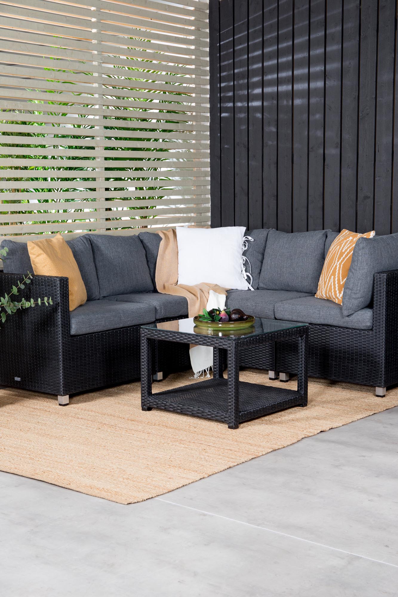Entdecken Sie das Vamos Ecksofa Outdoorset 65cm von Venture Home – modernes Design, hoher Komfort und langlebige Materialien für Ihren Garten.