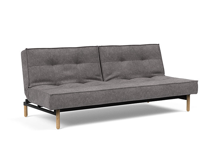 Das Splitback Sofabett 115 Stem von Innovation Living bietet stilvolle Flexibilität und Komfort, ideal für kleine Räume und Übernachtungsgäste.