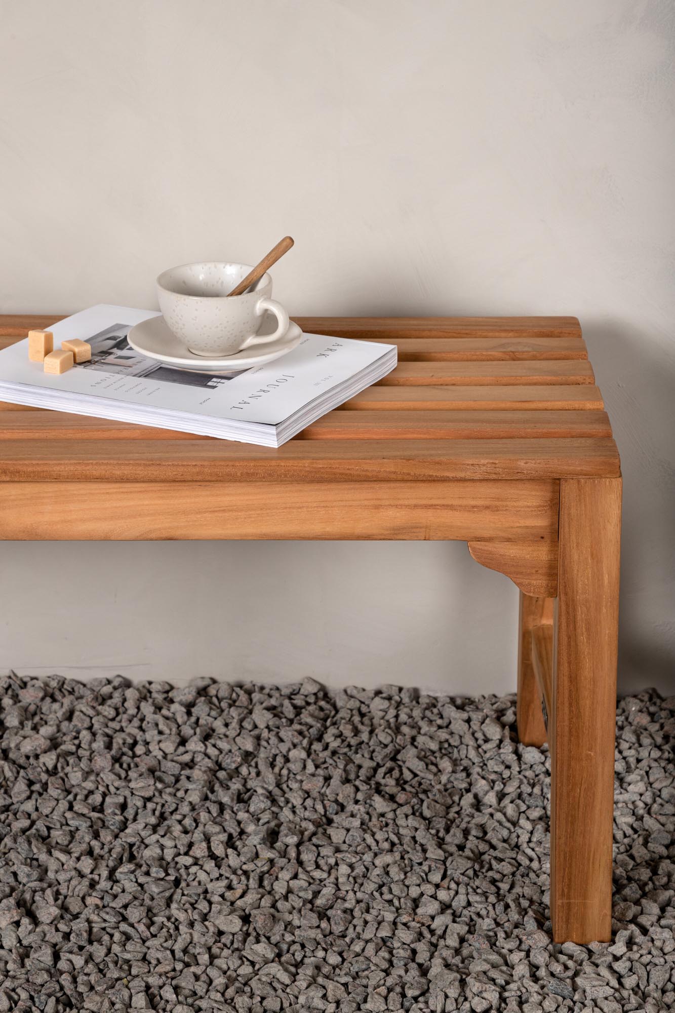 Stilvolle Kenya Bank von Venture Home: Hochwertige Teakholz-Gartenbank für entspannte Stunden im Freien. Ideal für jeden Aussenbereich.