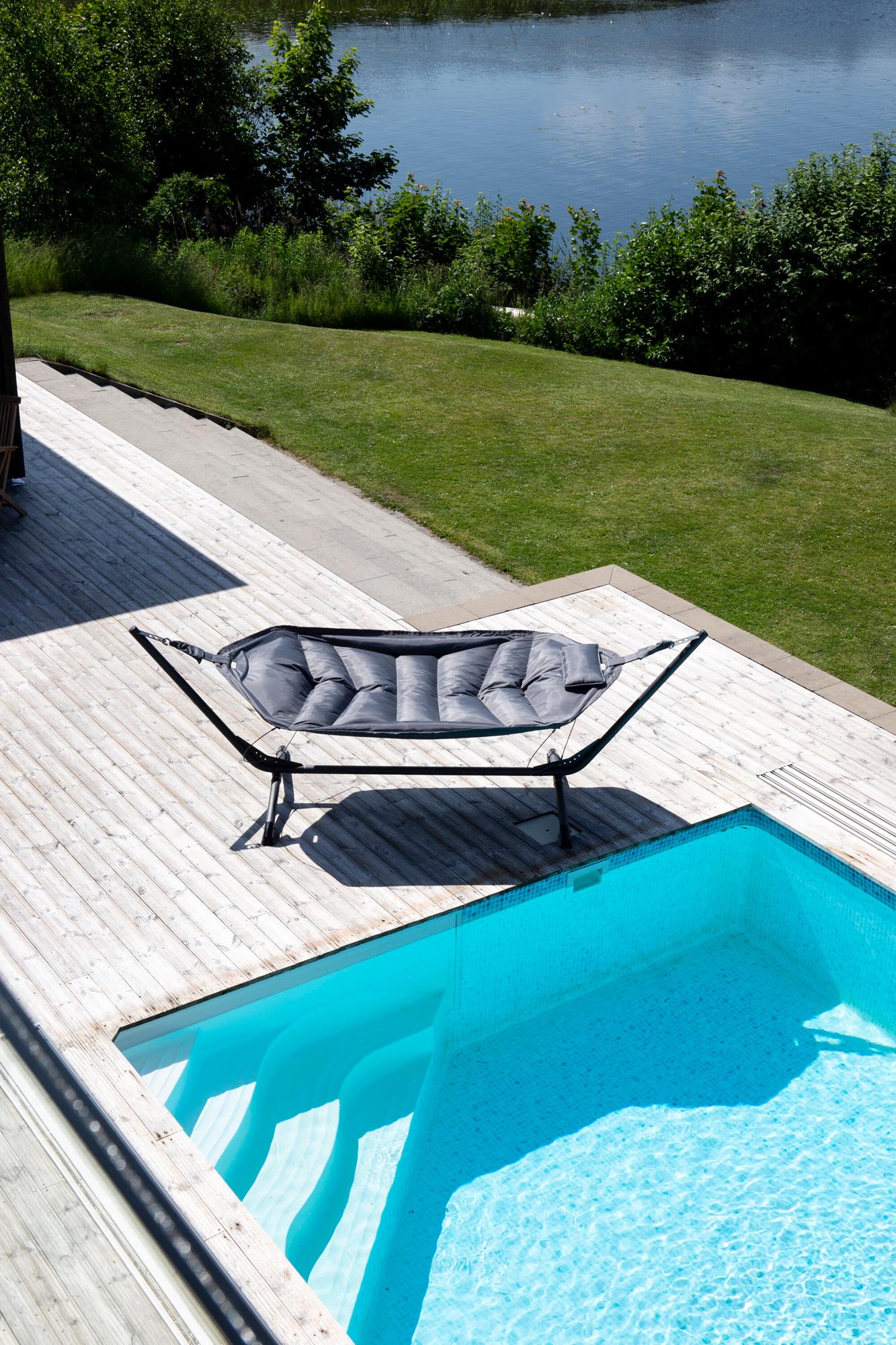 Hängematte Niño in Schwarz präsentiert im Onlineshop von KAQTU Design AG. Hängematte ist von Venture Home