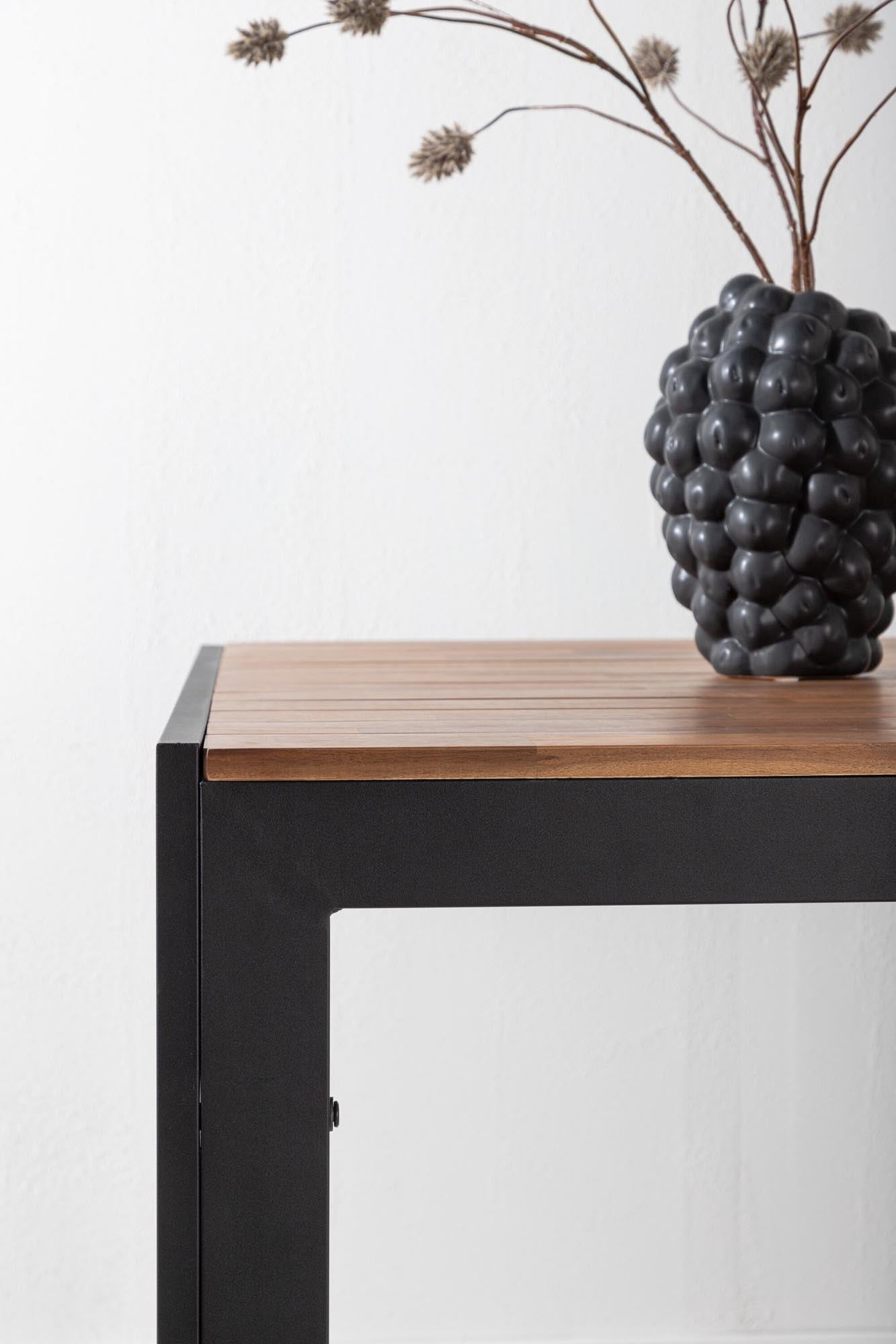 Stilvoller Bois Gartentisch von Venture Home: Robustes Akazienholz trifft modernes Design für unvergessliche Outdoor-Momente.