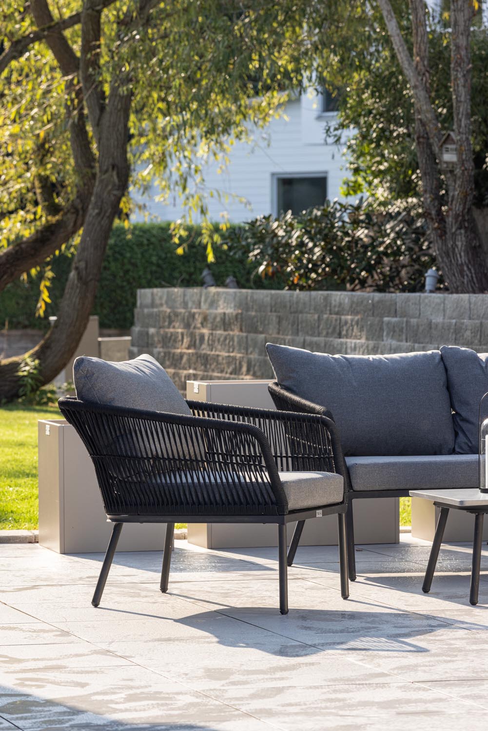 Wunderschöne Sofagarnitur in Grau präsentiert im Onlineshop von KAQTU Design AG. Loungeset ist von Venture Home