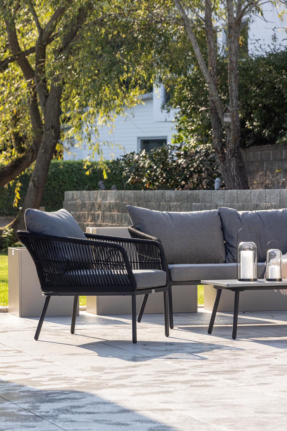 Wunderschöne Sofagarnitur in Grau präsentiert im Onlineshop von KAQTU Design AG. Loungeset ist von Venture Home