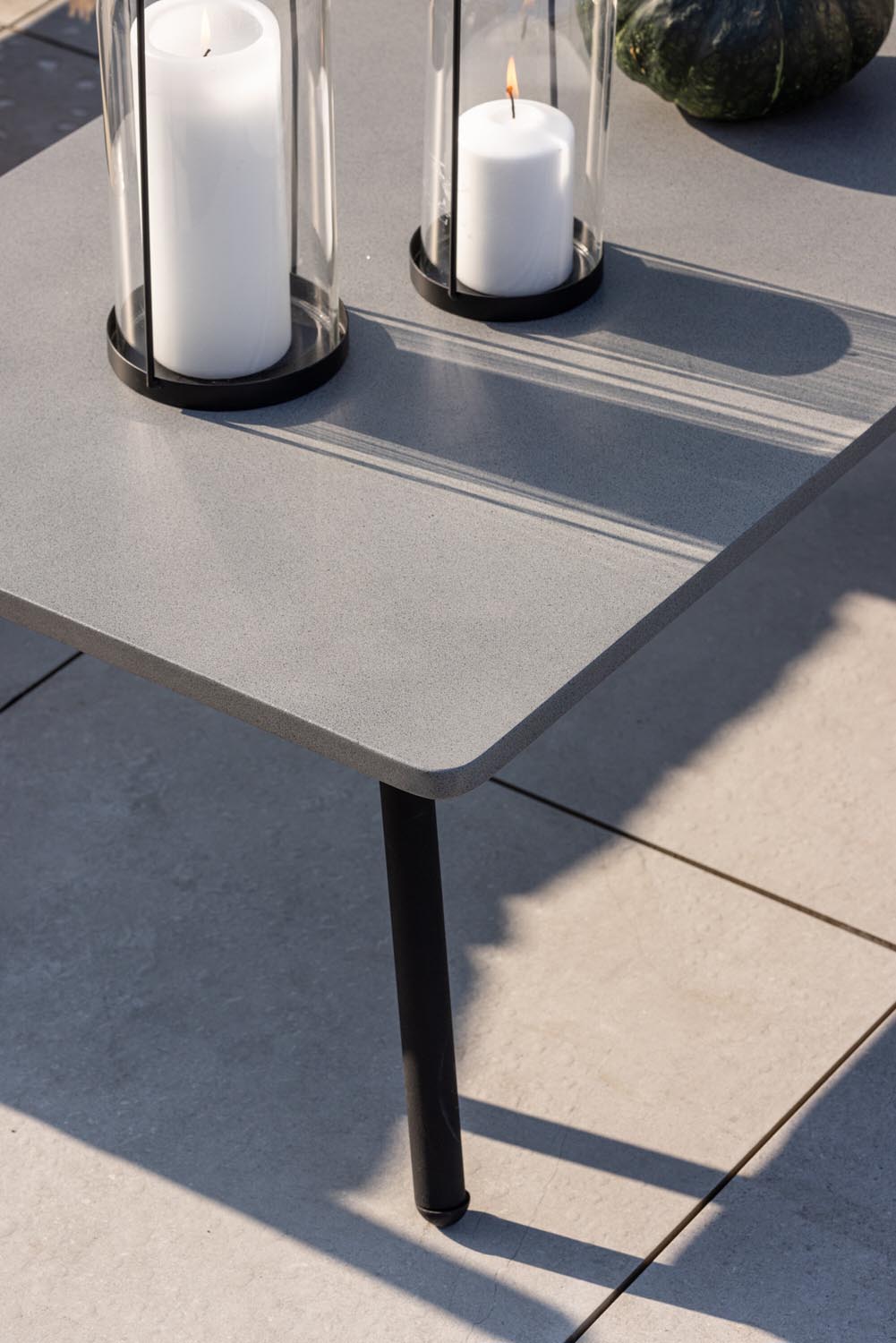Wunderschöne Sofagarnitur in Grau präsentiert im Onlineshop von KAQTU Design AG. Loungeset ist von Venture Home