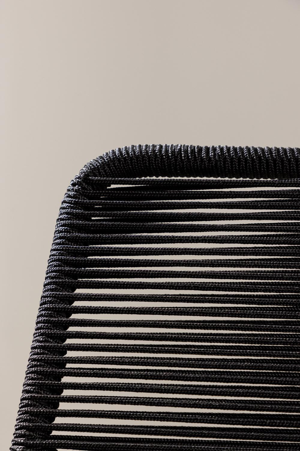 Lindos Gartenstuhl in Schwarz präsentiert im Onlineshop von KAQTU Design AG. Gartenstuhl mit Armlehnen ist von Venture Home