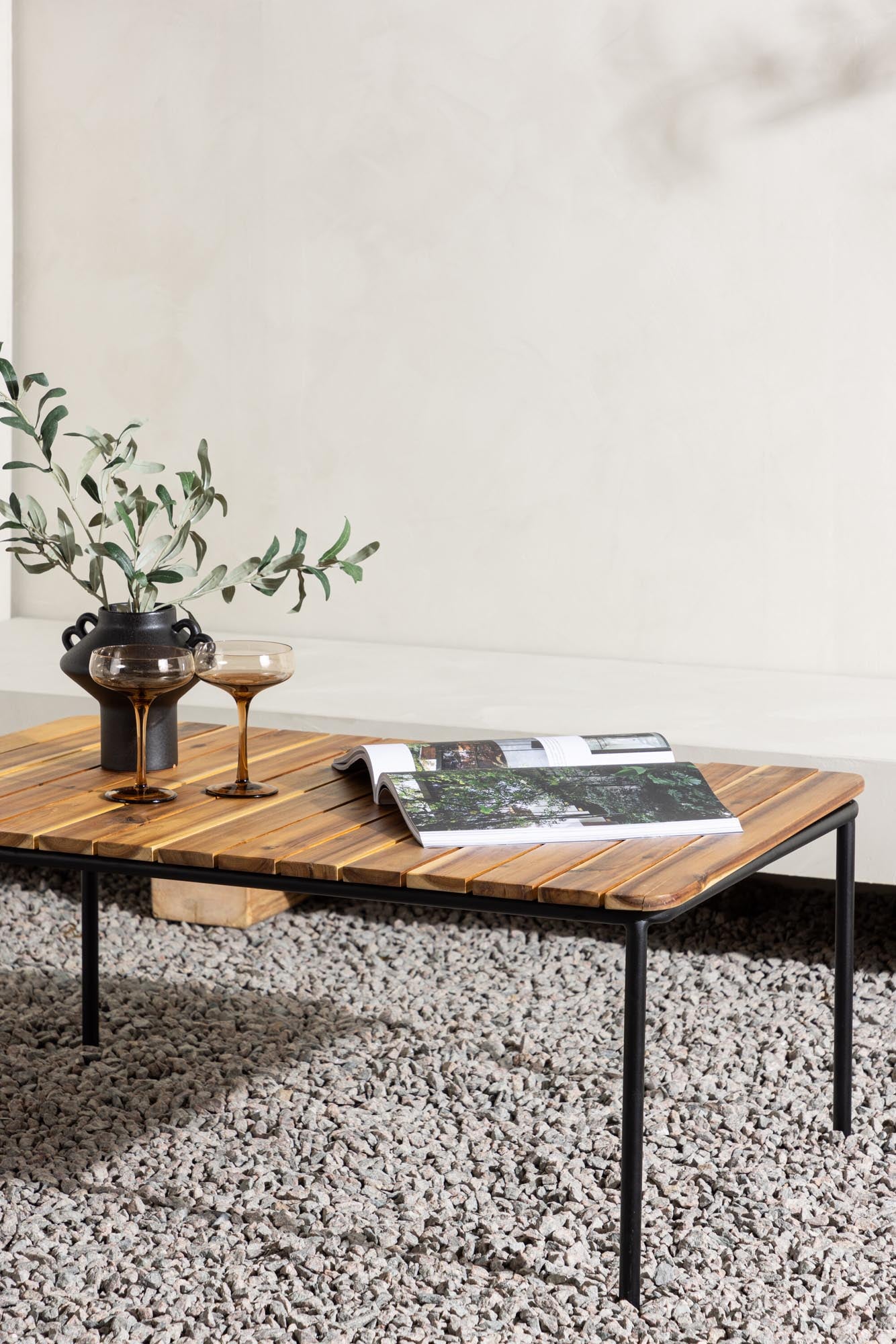 Moderner Penh Esstisch: Robustes Design für Ihren Aussenbereich.