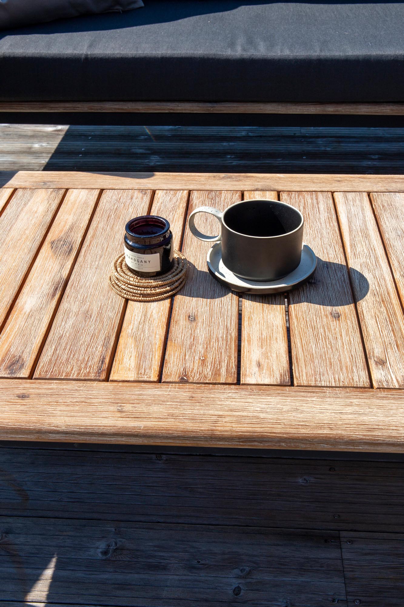 Moderne Andorra Sofagarnitur von Venture Home: Stilvolles Design, hoher Komfort und natürliche Akzente für Ihr Zuhause.