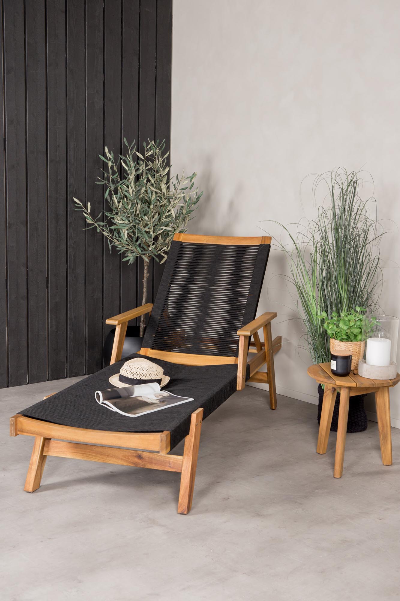 Stilvolle Little John Sonnenliege von Venture Home für luxuriöse Ruhe.