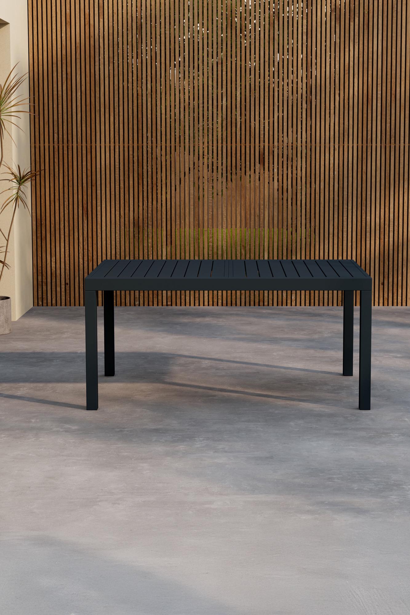 Entdecken Sie den eleganten Gartentisch Capo von Venture Home – stilvoll, robust und ideal für gesellige Stunden im Freien.