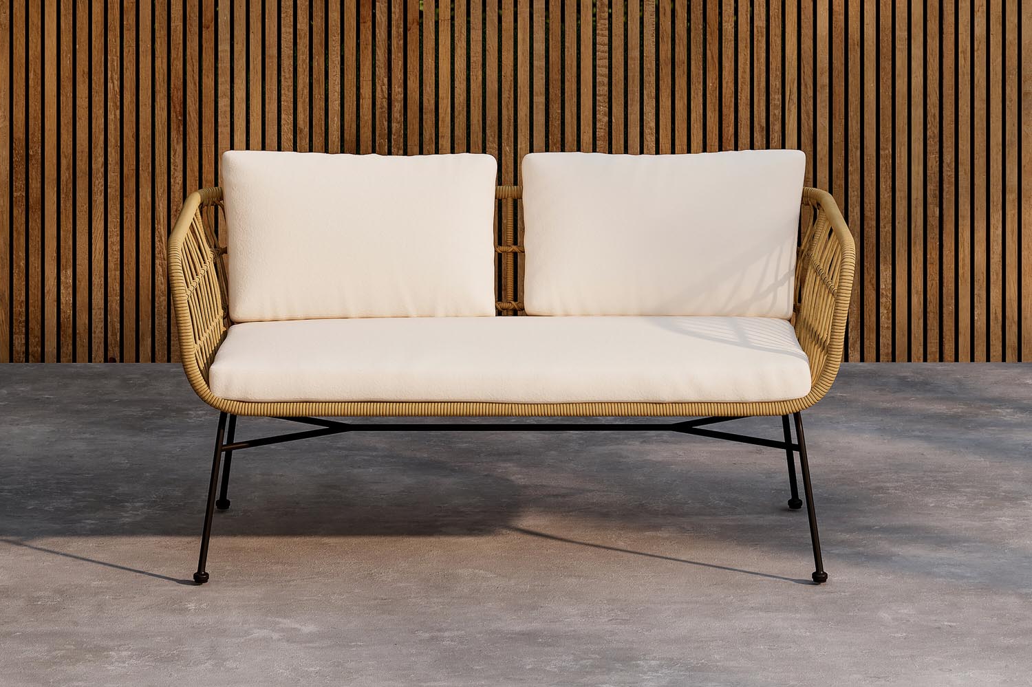 Genießen Sie mit dem Isola 3-Sitzer Sofa von Venture Home stilvolle Entspannung im Freien. Robuste Bauweise und moderne Ästhetik vereinen Komfort und Langlebigkeit.
