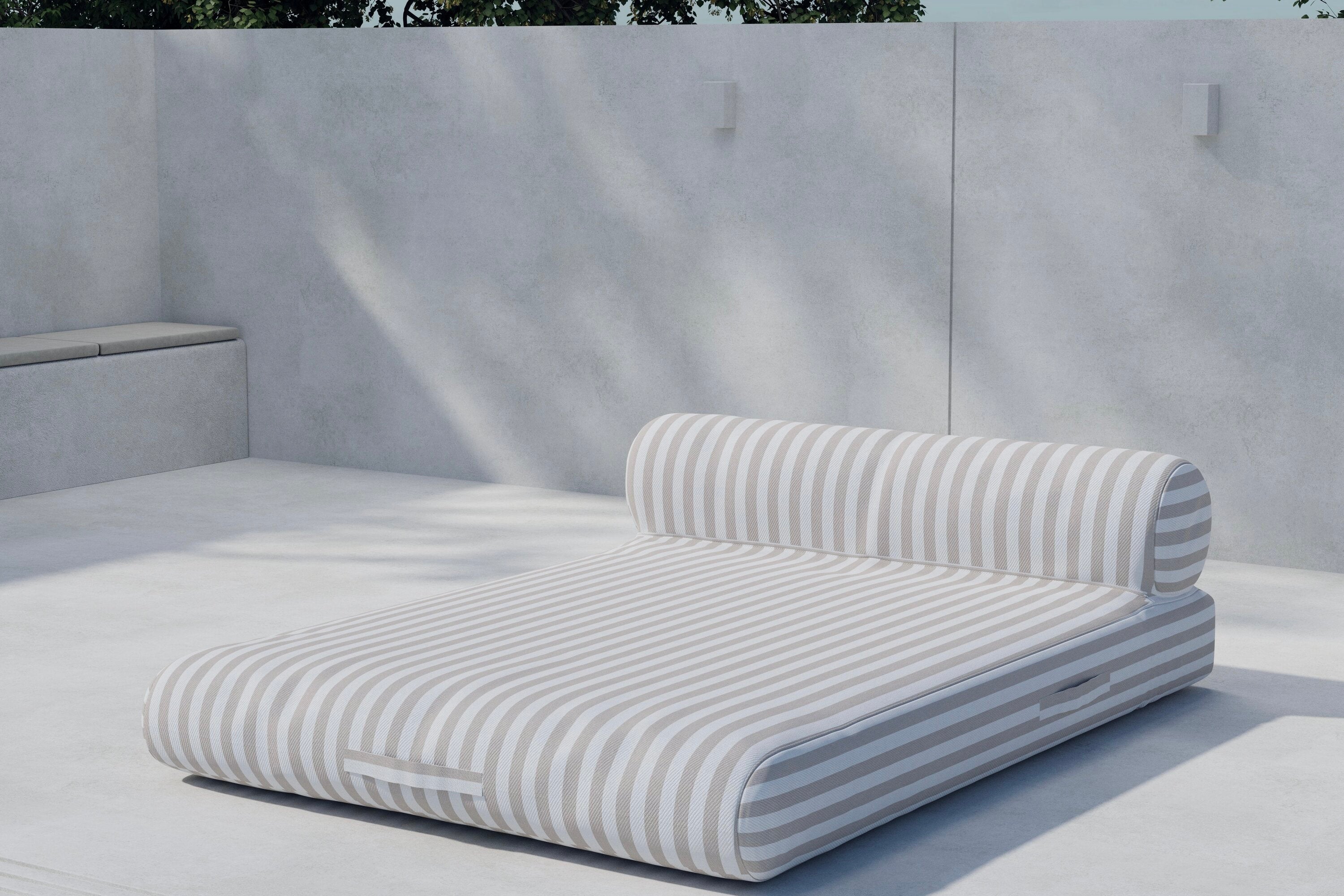 Eleganter Redang Liegestuhl in stilvollem Design, ideal für entspannte Stunden im Freien, präsentiert von Venture Home.
