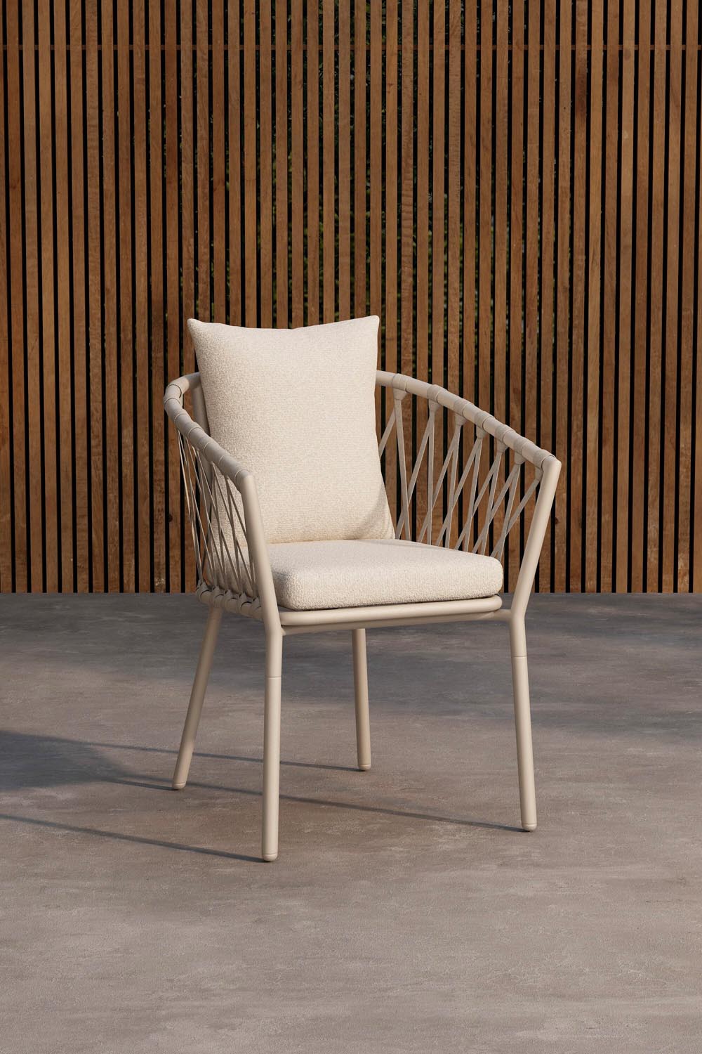 Linos Esszimmerstuhl in Weiss präsentiert im Onlineshop von KAQTU Design AG. Gartenstuhl mit Armlehnen ist von Venture Home