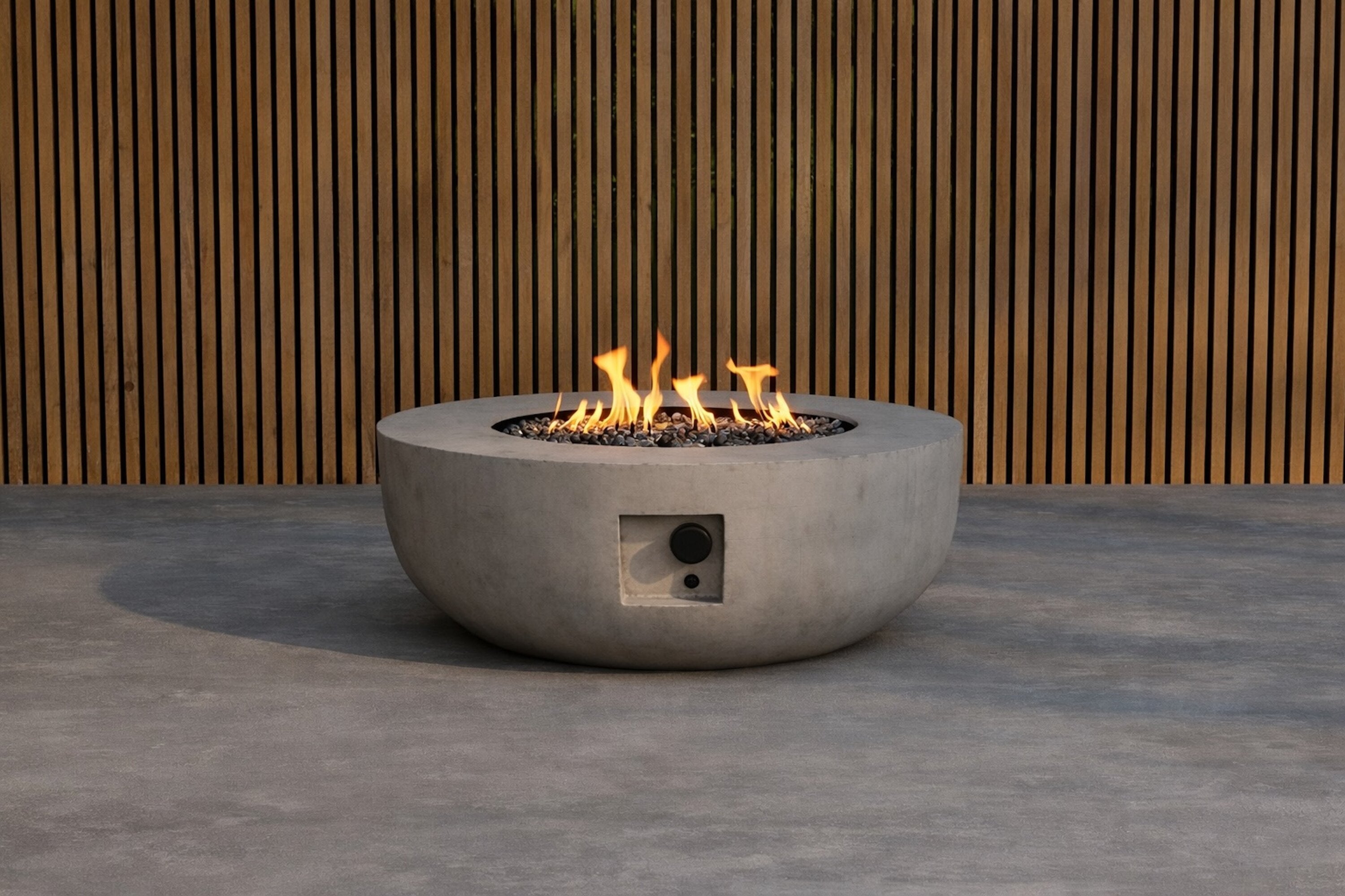 Kea Feuerkorb in Grau präsentiert im Onlineshop von KAQTU Design AG. Feuerschale ist von Venture Home