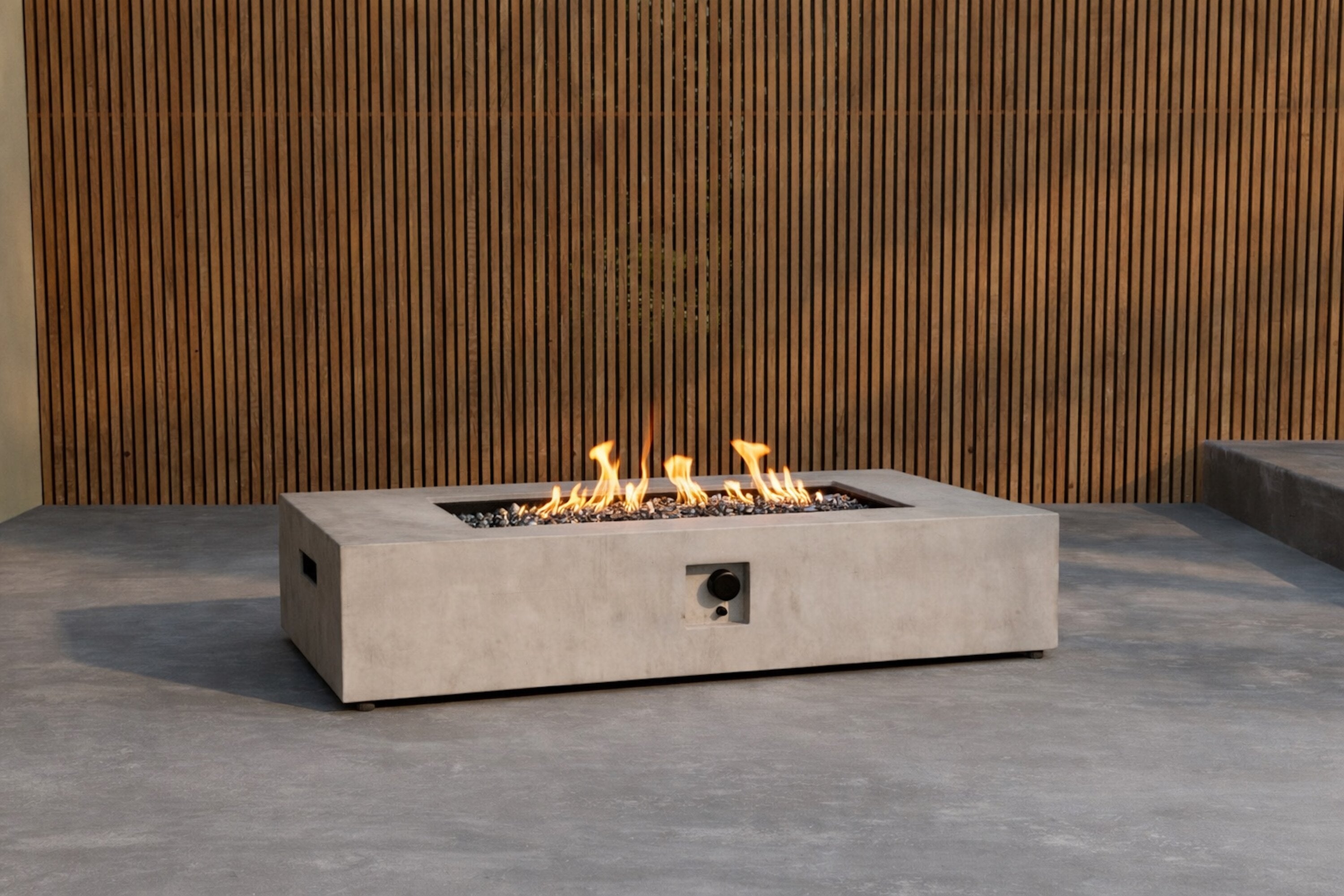 Kea Feuerkorb in Grau präsentiert im Onlineshop von KAQTU Design AG. Feuerschale ist von Venture Home