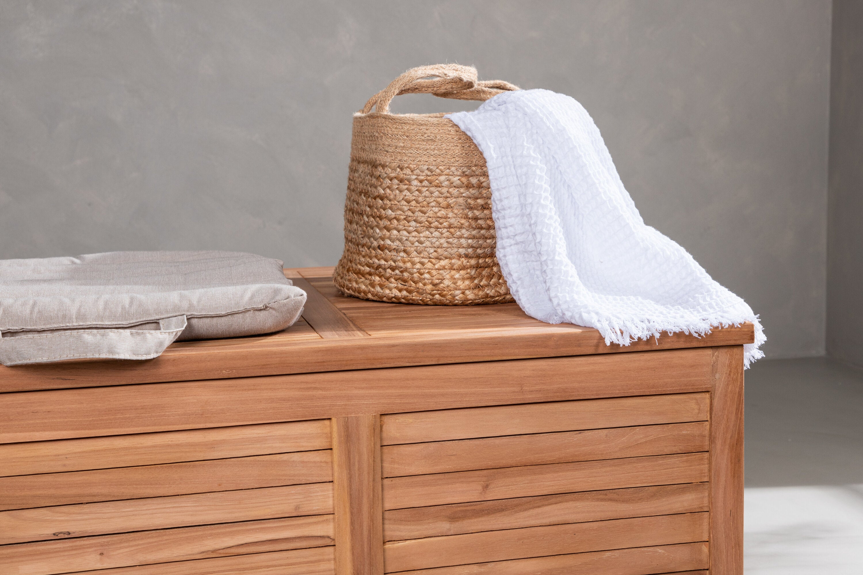 Trento Kissenbox in Natur präsentiert im Onlineshop von KAQTU Design AG. Outdoor Zubehör ist von Venture Home