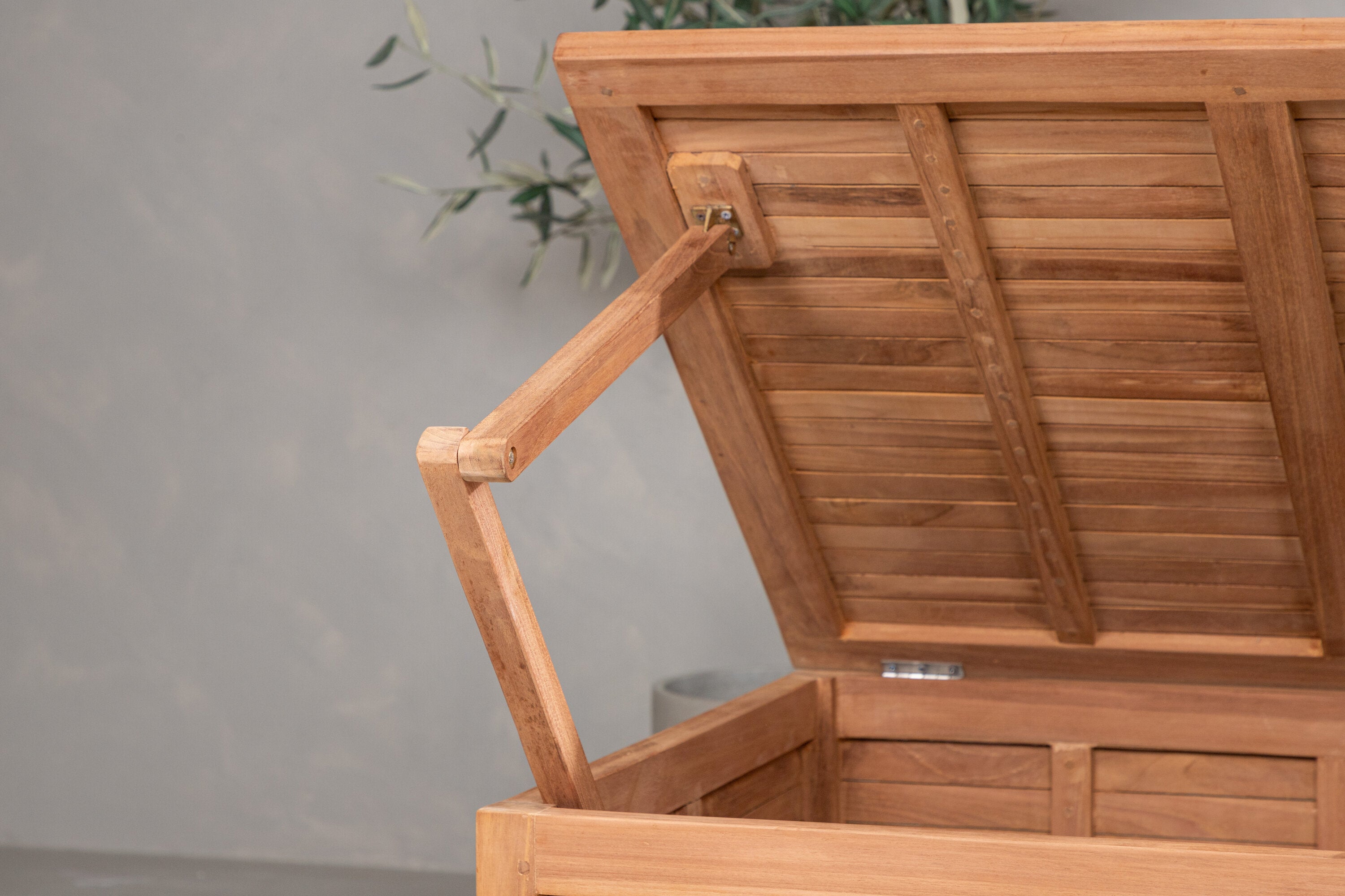 Trento Kissenbox in Natur präsentiert im Onlineshop von KAQTU Design AG. Outdoor Zubehör ist von Venture Home