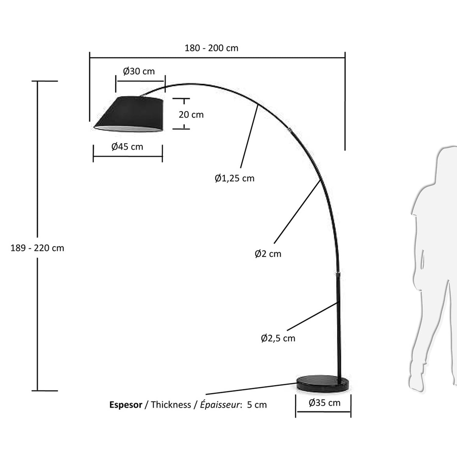 Die May Stehlampe von Kave Home: Eleganz trifft Funktionalität. Schwarzes Metall, Marmorfuss, minimalistisches Design. Perfekt für modernes Wohnen.