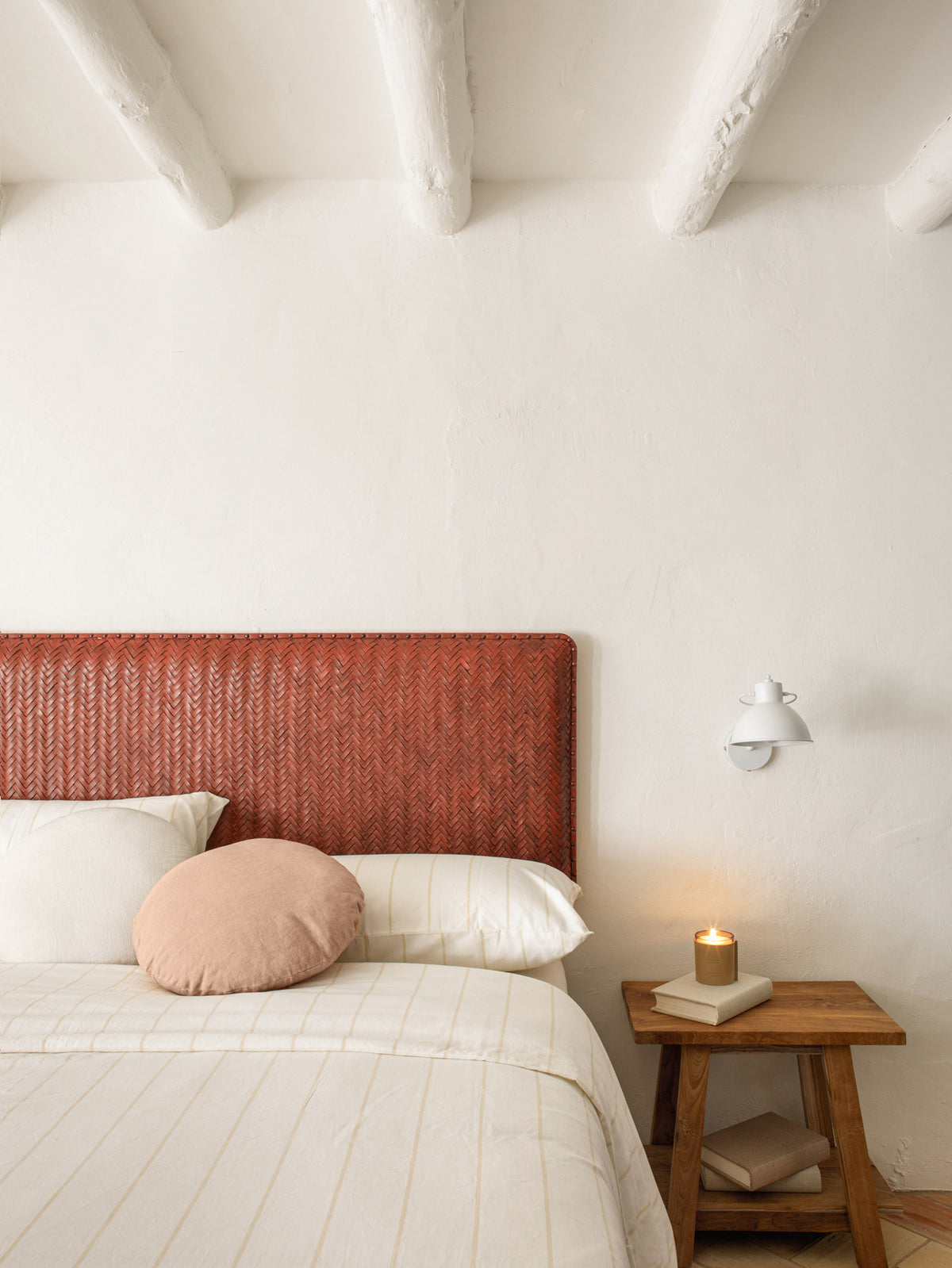 Offelis Wandleuchte, weiss in Weiss präsentiert im Onlineshop von KAQTU Design AG. Wandleuchte ist von Kave Home