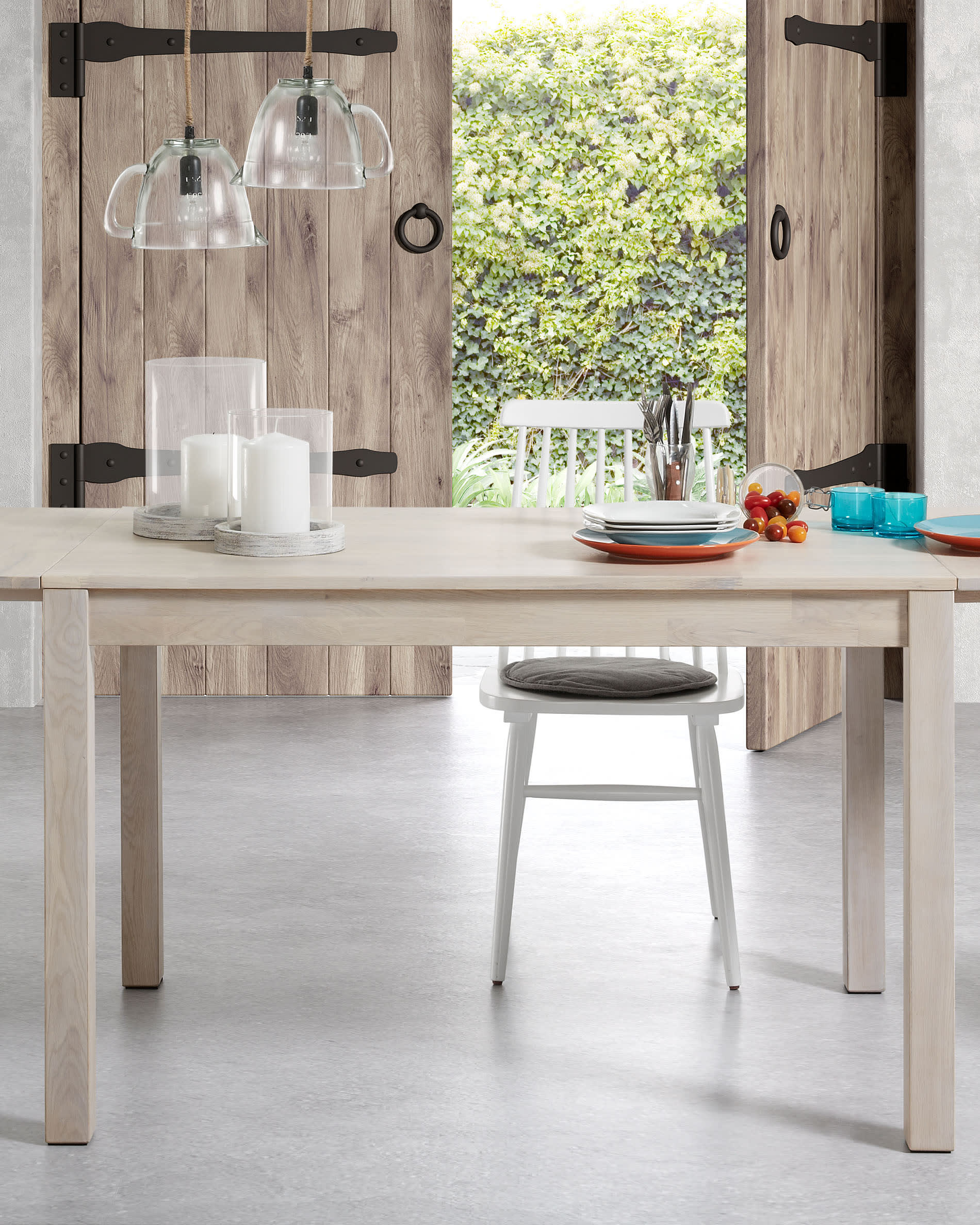 Das Kissen Silke in Dunkelgrau von Kave Home bietet stilvolle Gemütlichkeit und passt perfekt zu zeitgenössischen Wohnräumen.