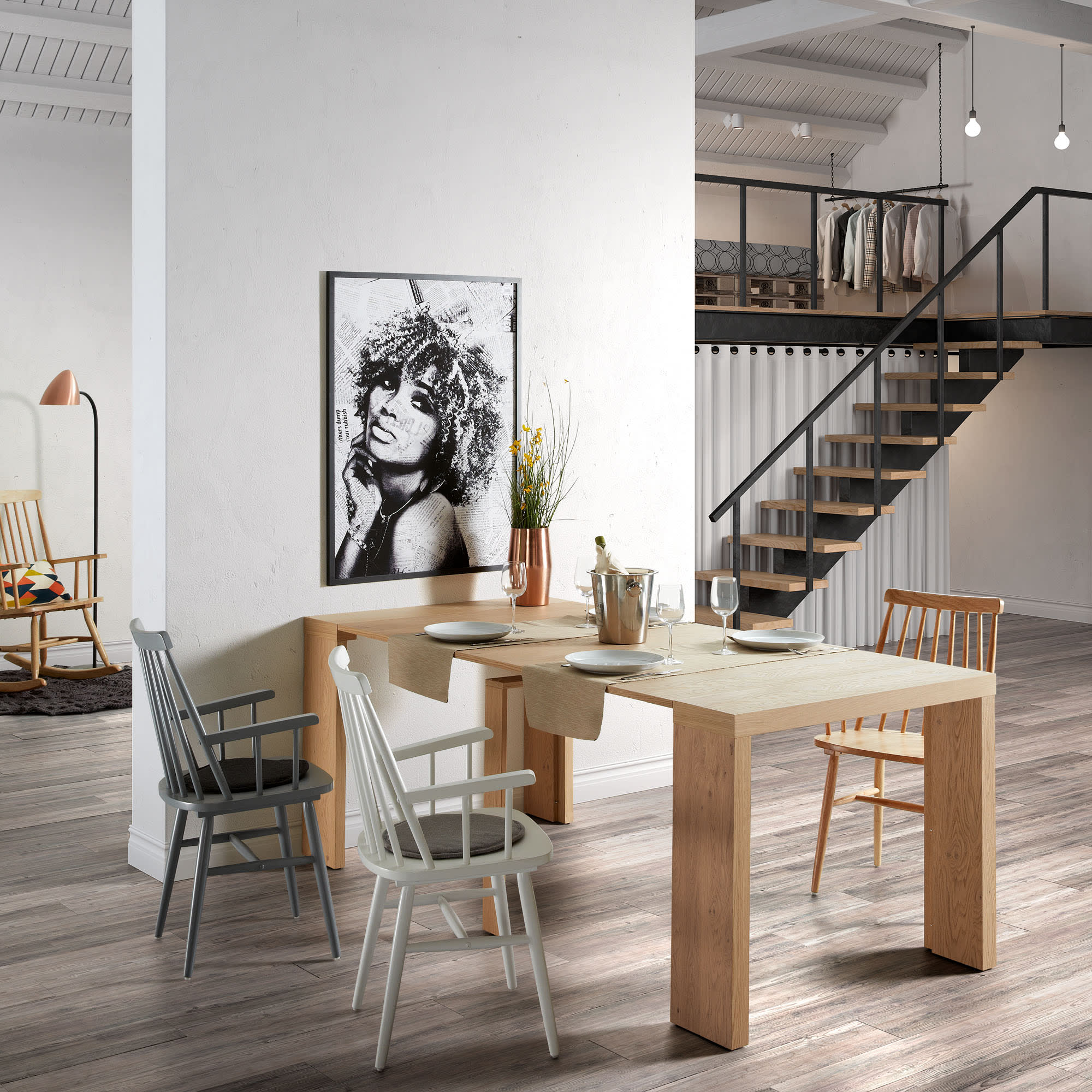 Das Kissen Silke in Dunkelgrau von Kave Home kombiniert modernes Design mit Komfort und ist perfekt für stilvolle Wohnräume.