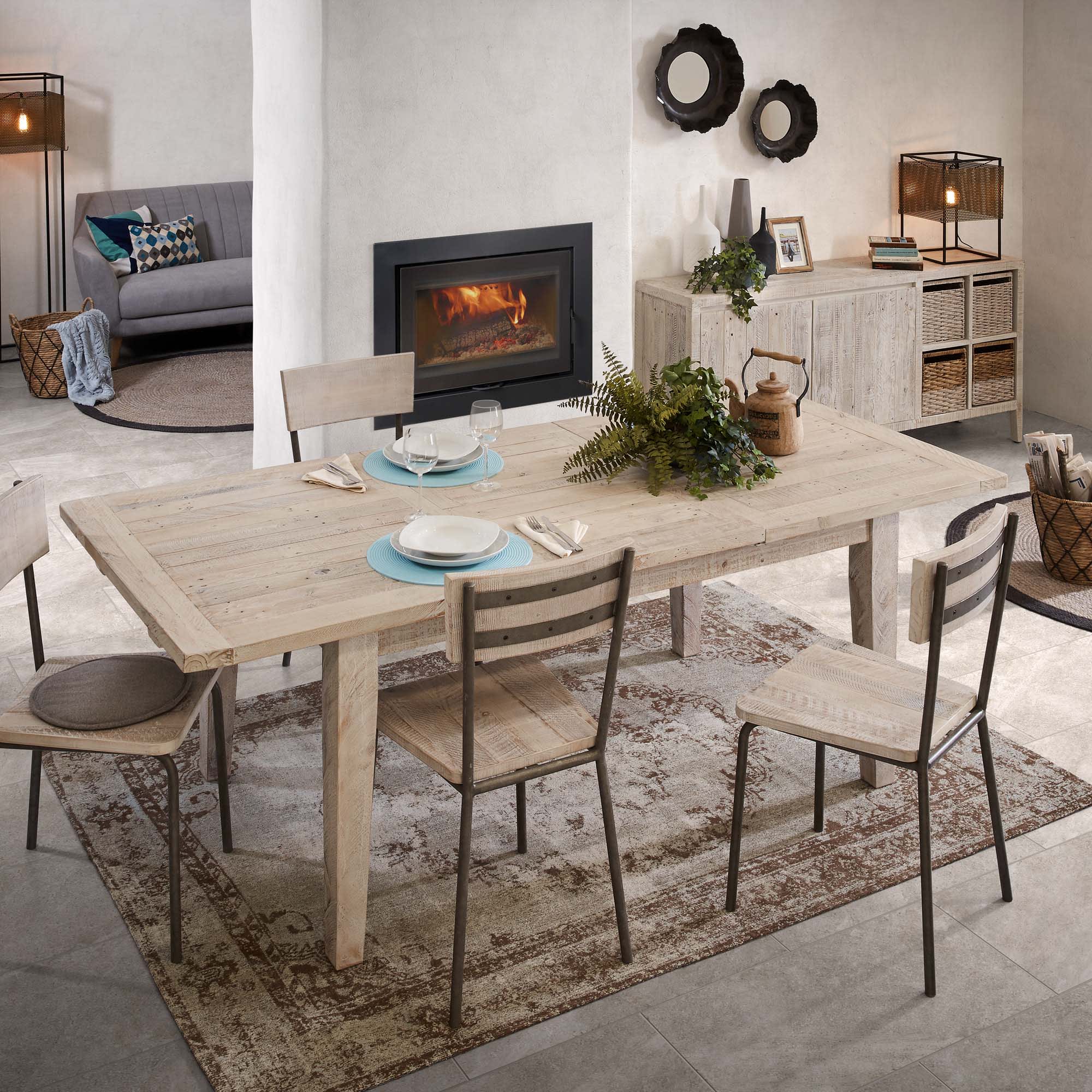 Elegantes Silke Kissen in Hellgrau von Kave Home, ideal für stilvolle Wohnräume und gemütliche Akzente.