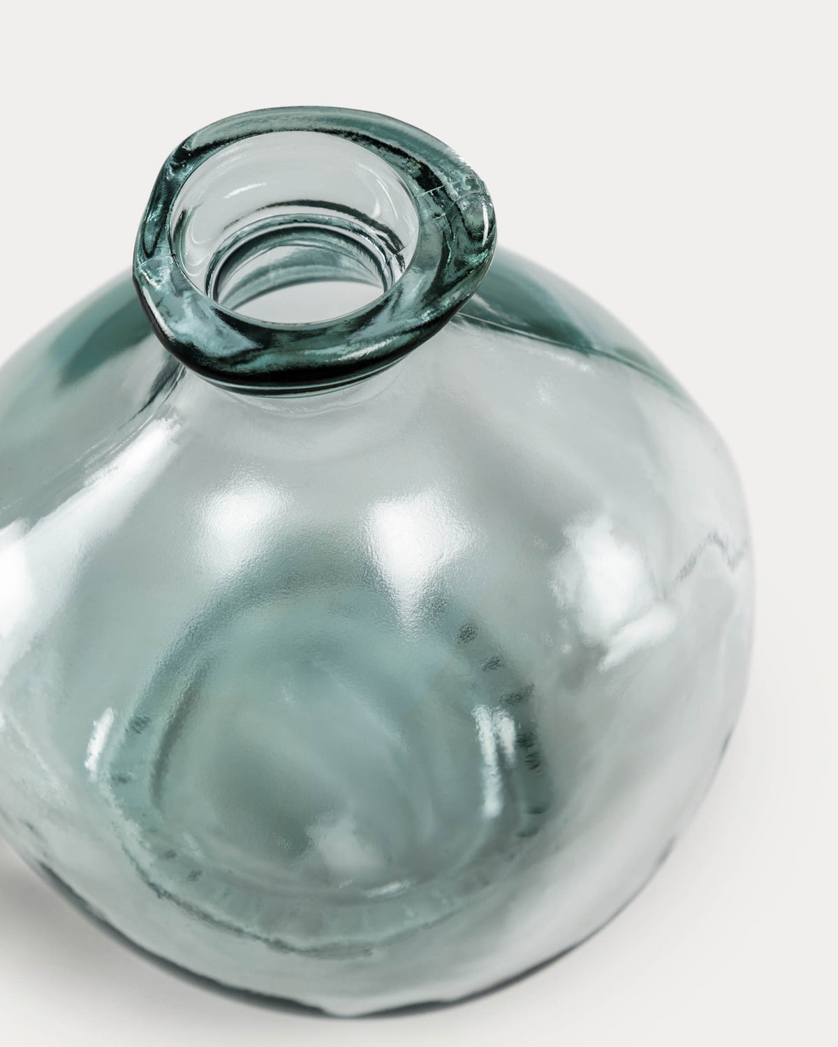Brenna kleine transparente Vase in Transparent präsentiert im Onlineshop von KAQTU Design AG. Vase ist von Kave Home