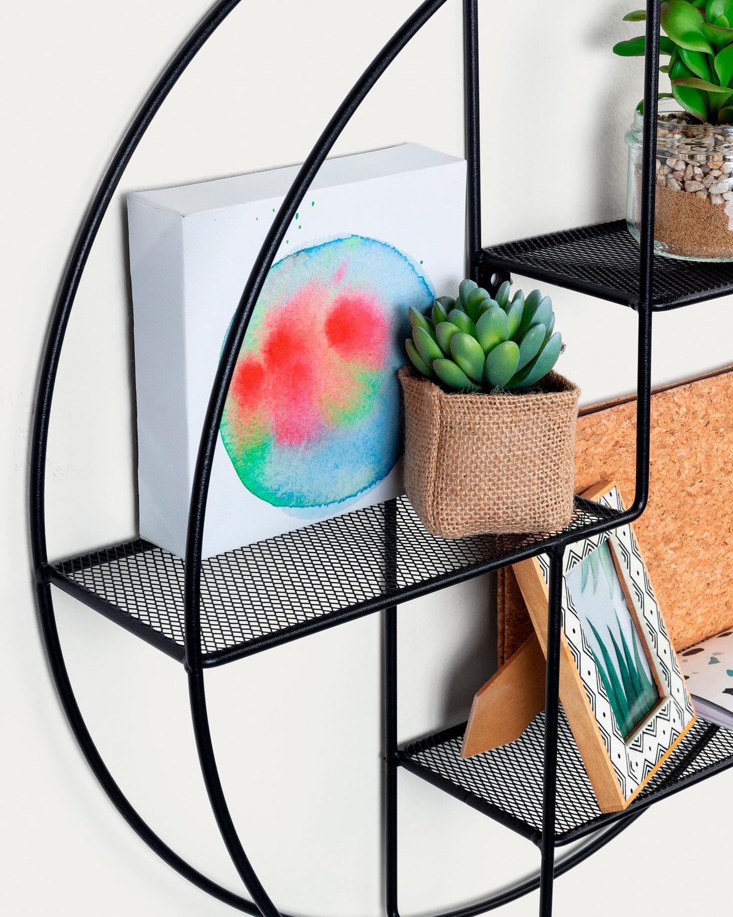 Elegantes Wandregal aus hochwertigem Stahl mit schwarzem Finish, Ø 55 cm. Perfekt für stilvolle Akzente und praktische Aufbewahrung.