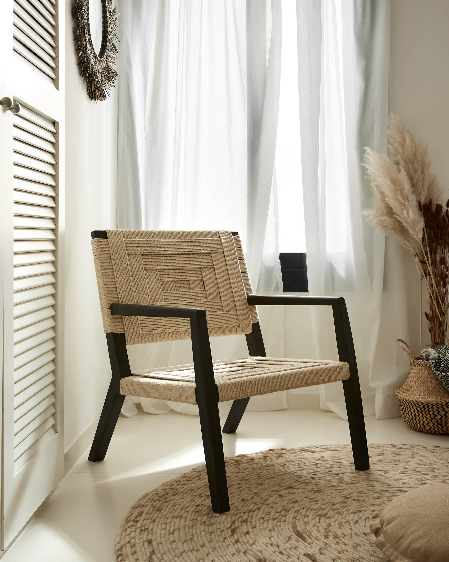 Takashi Teppich, rund, 100% Wolle, grau, Ø 150 cm. Elegantes Design, perfekt für stilvolle und komfortable Wohnräume.