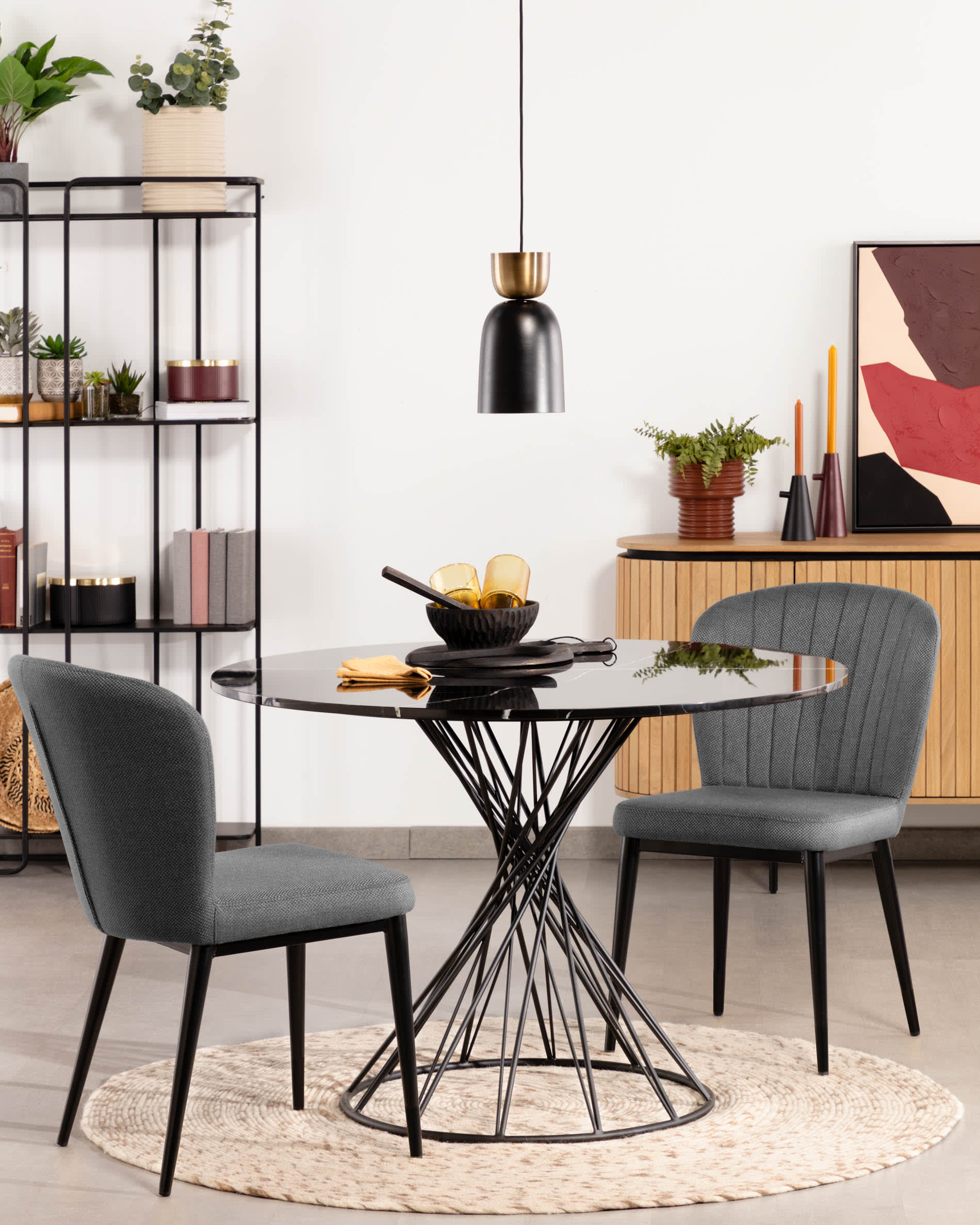 Takashi Teppich, rund, 100% Wolle, grau, Ø 150 cm. Stilvolles Design, perfekt für moderne und gemütliche Wohnräume.