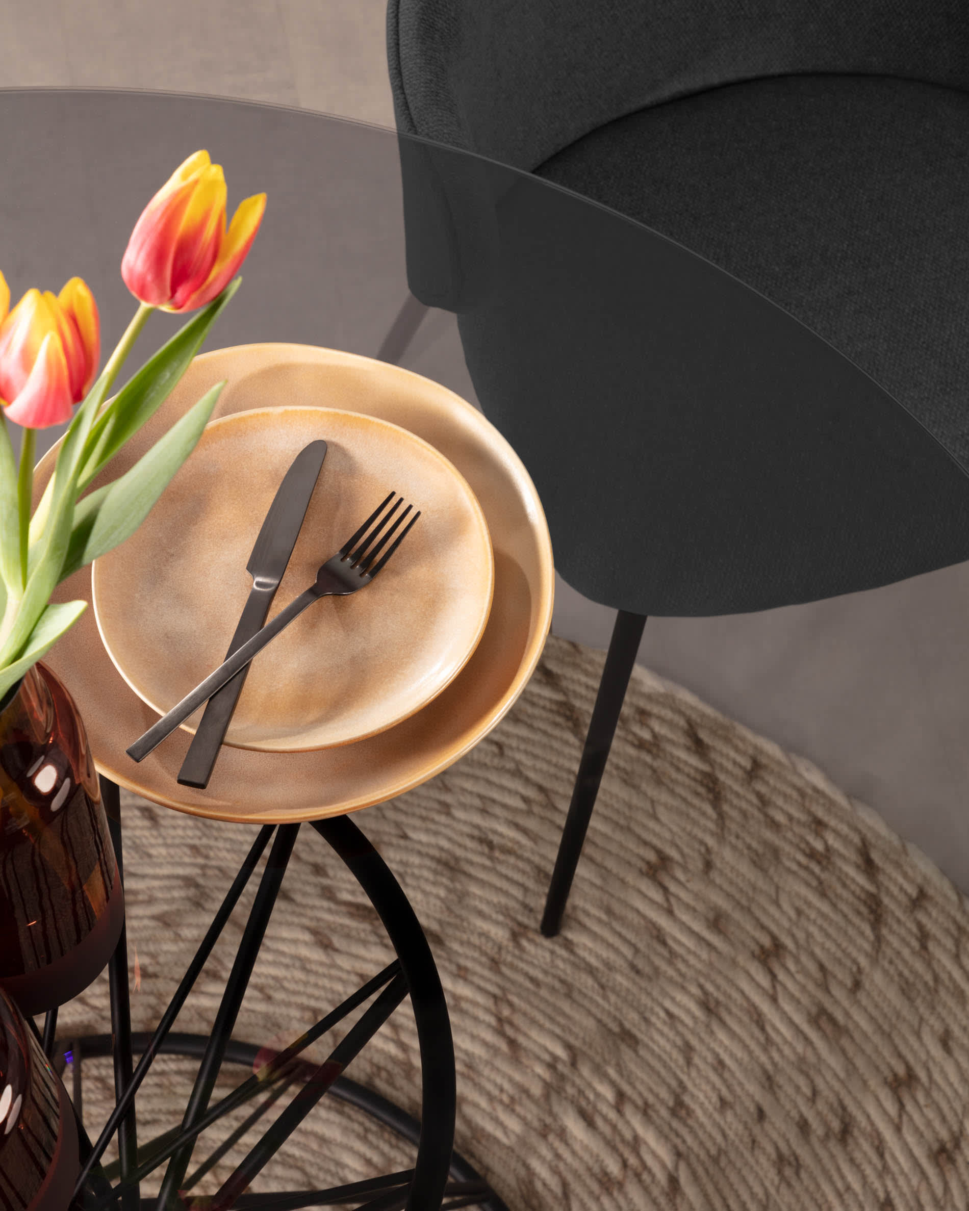 Takashi Teppich, rund, 100% Wolle, grau, Ø 150 cm. Hochwertig, stilvoll und perfekt für moderne Wohnräume.