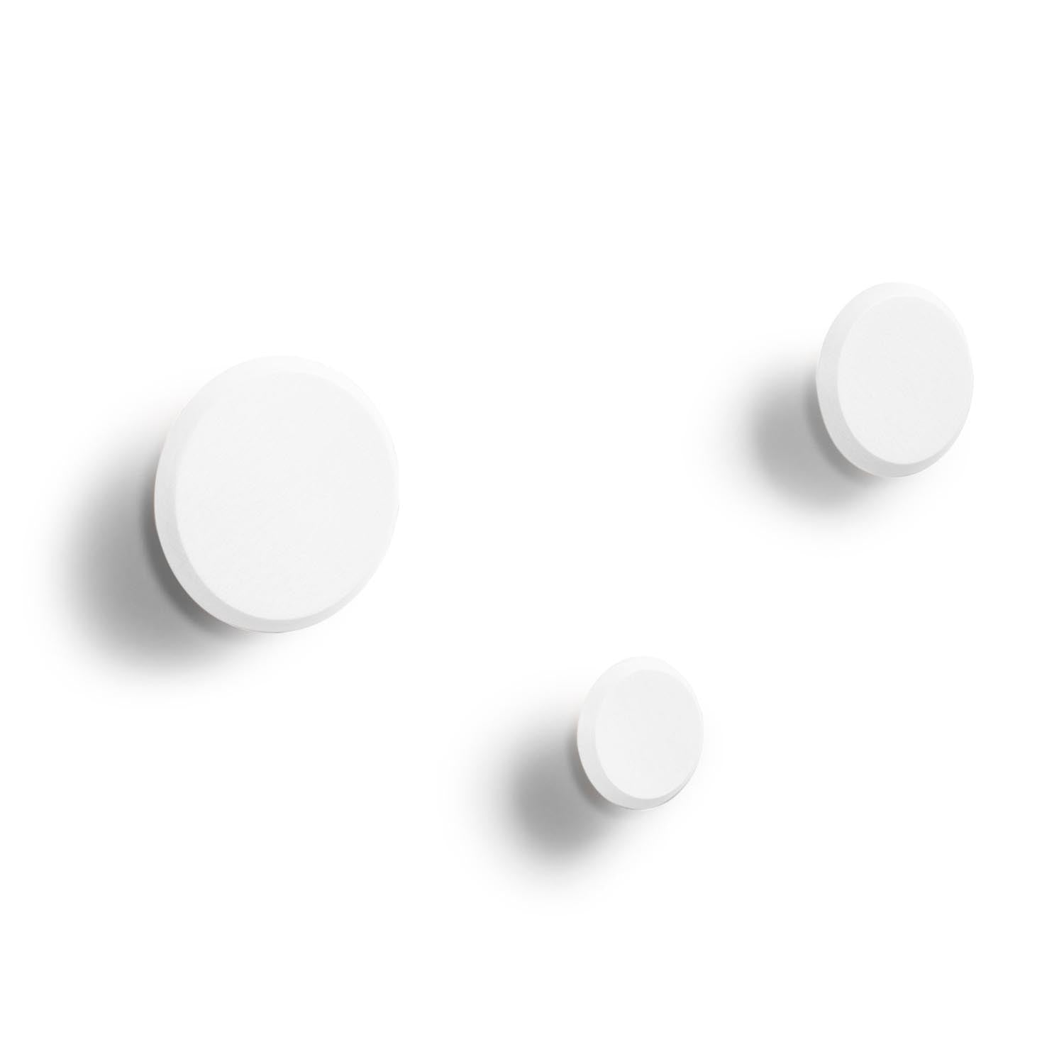 Nadua Set aus 3 Wandhaken, massives Buchenholz weisses Finish in Weiss präsentiert im Onlineshop von KAQTU Design AG. Kleiderhaken ist von Kave Home