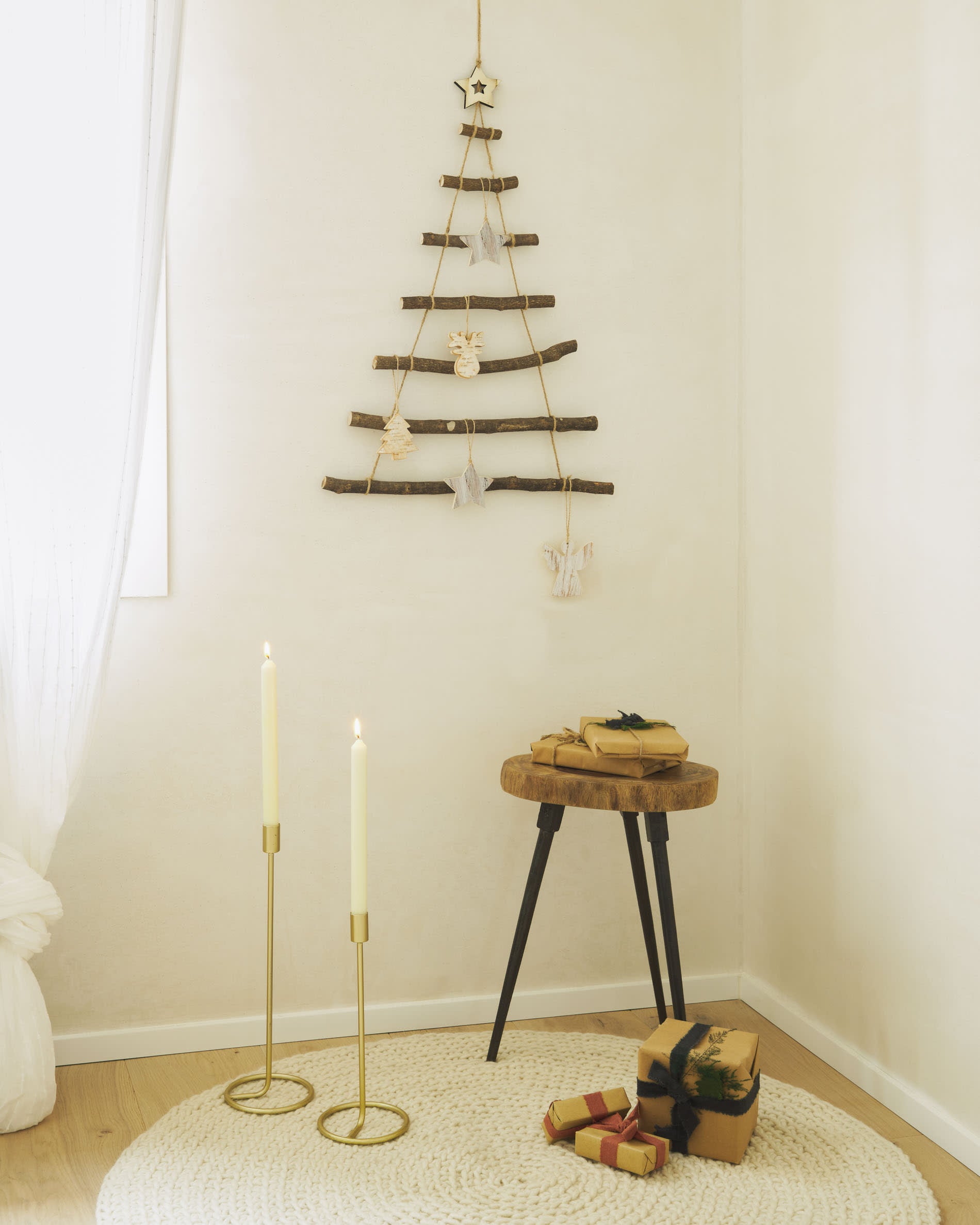 Eleganter Kerzenhalter aus nachhaltigem Material, ideal für moderne Wohnräume und eine warme, stilvolle Atmosphäre.