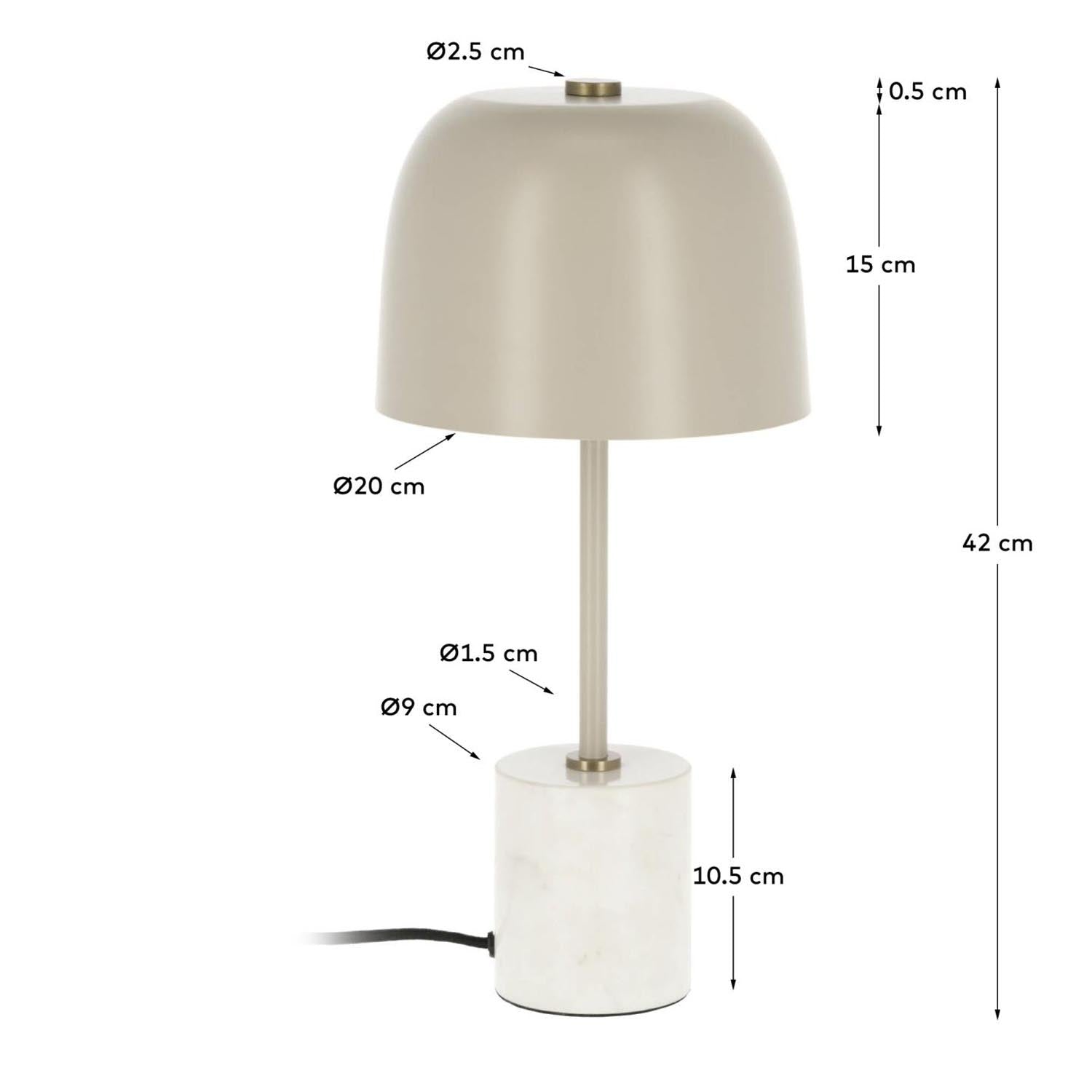 Entdecke die Alish Tischlampe von Kave Home: Eleganz aus Marmor und Stahl für stilvolle Akzente in jedem Raum.