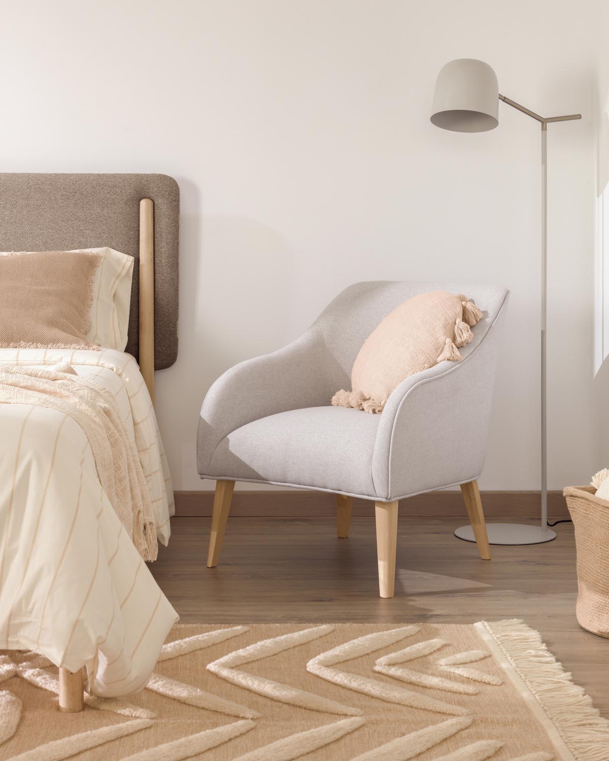 Alish Stehlampe von Kave Home: Stilvolle Beleuchtung für Ihr Zuhause.