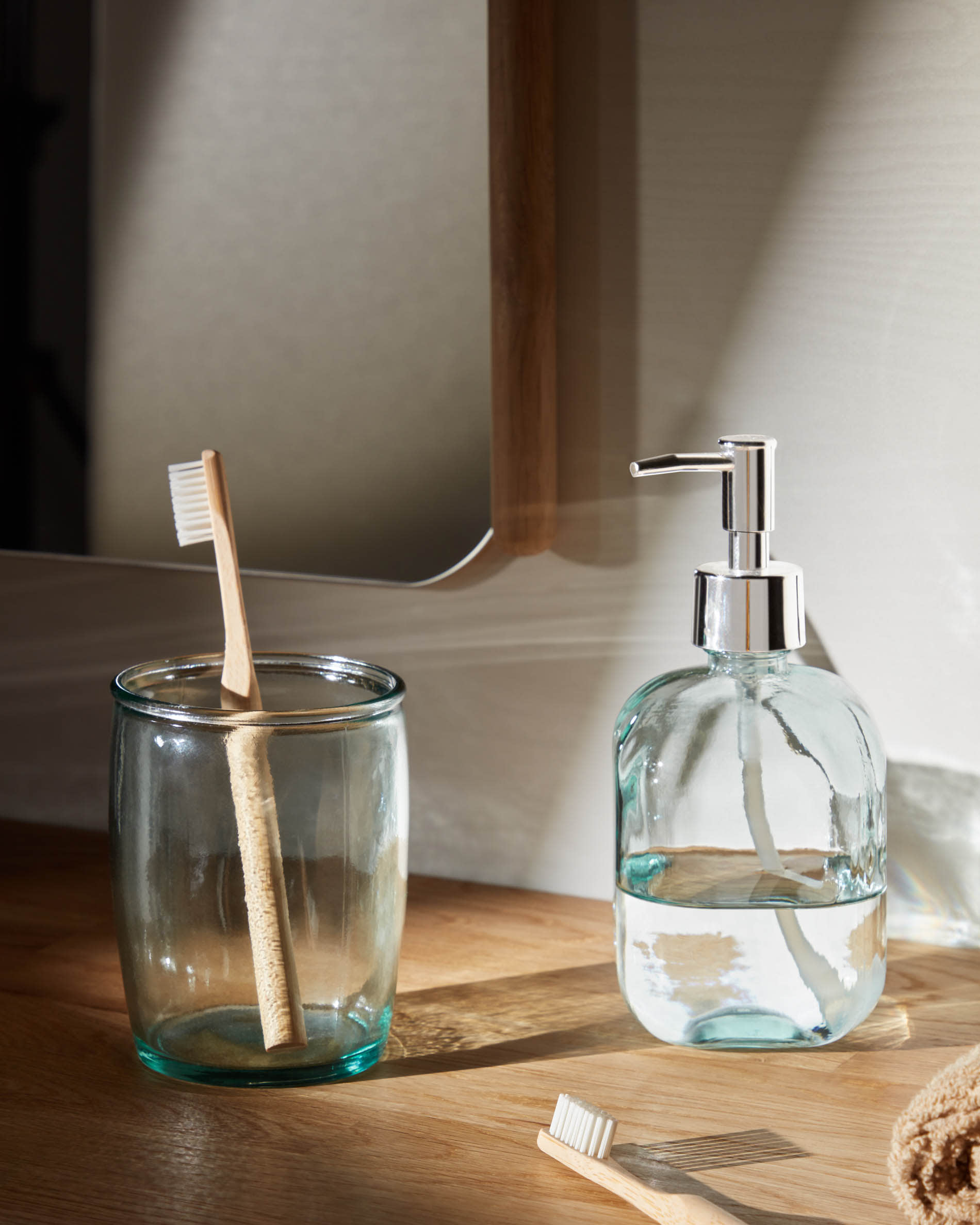 Trella Seifenspender transparent in Klar präsentiert im Onlineshop von KAQTU Design AG. Badzubehör ist von Kave Home