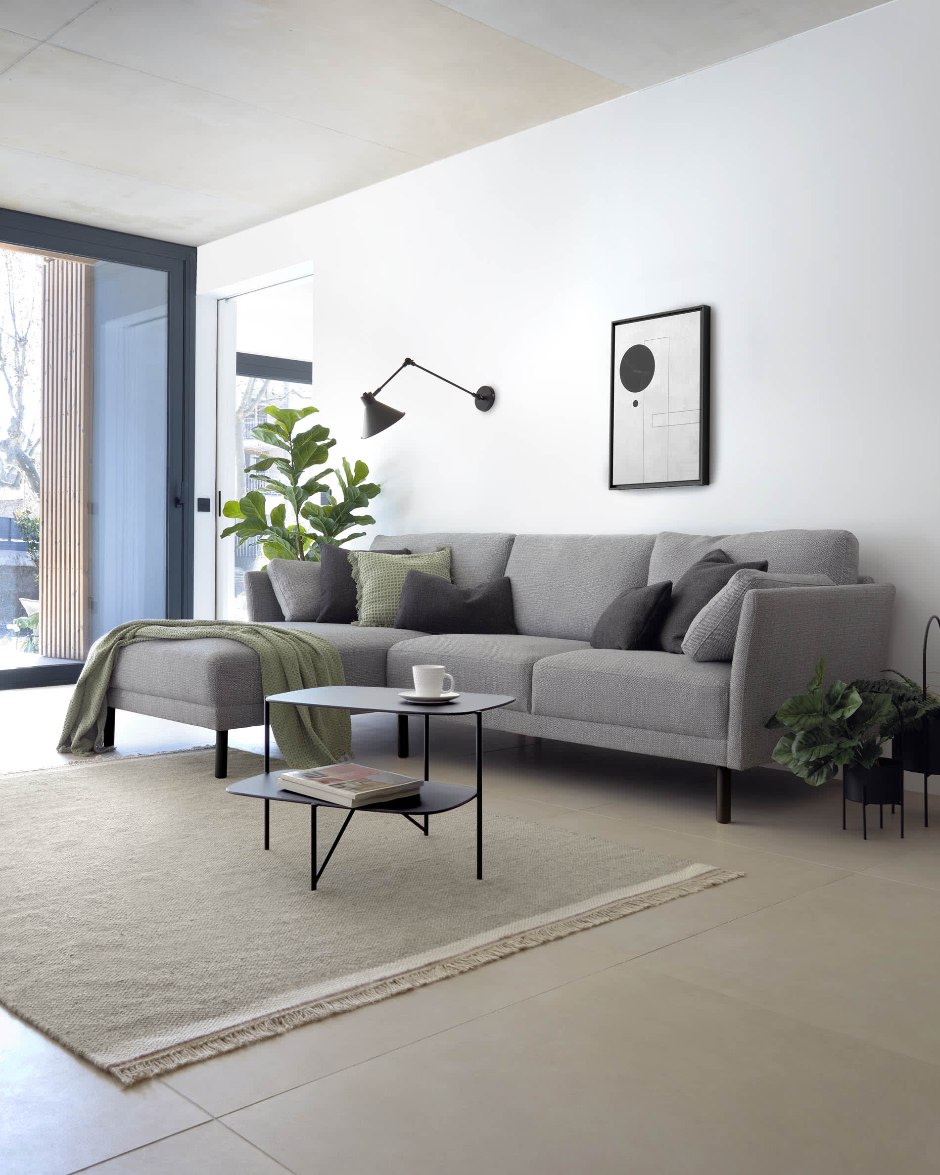 Stilvolles 2er-Set Mash-Pflanzgefäße mit schwarzem Metallgriff, ideal für Pflanzen, Größen Ø 25 cm und Ø 16,5 cm, von Kave Home.