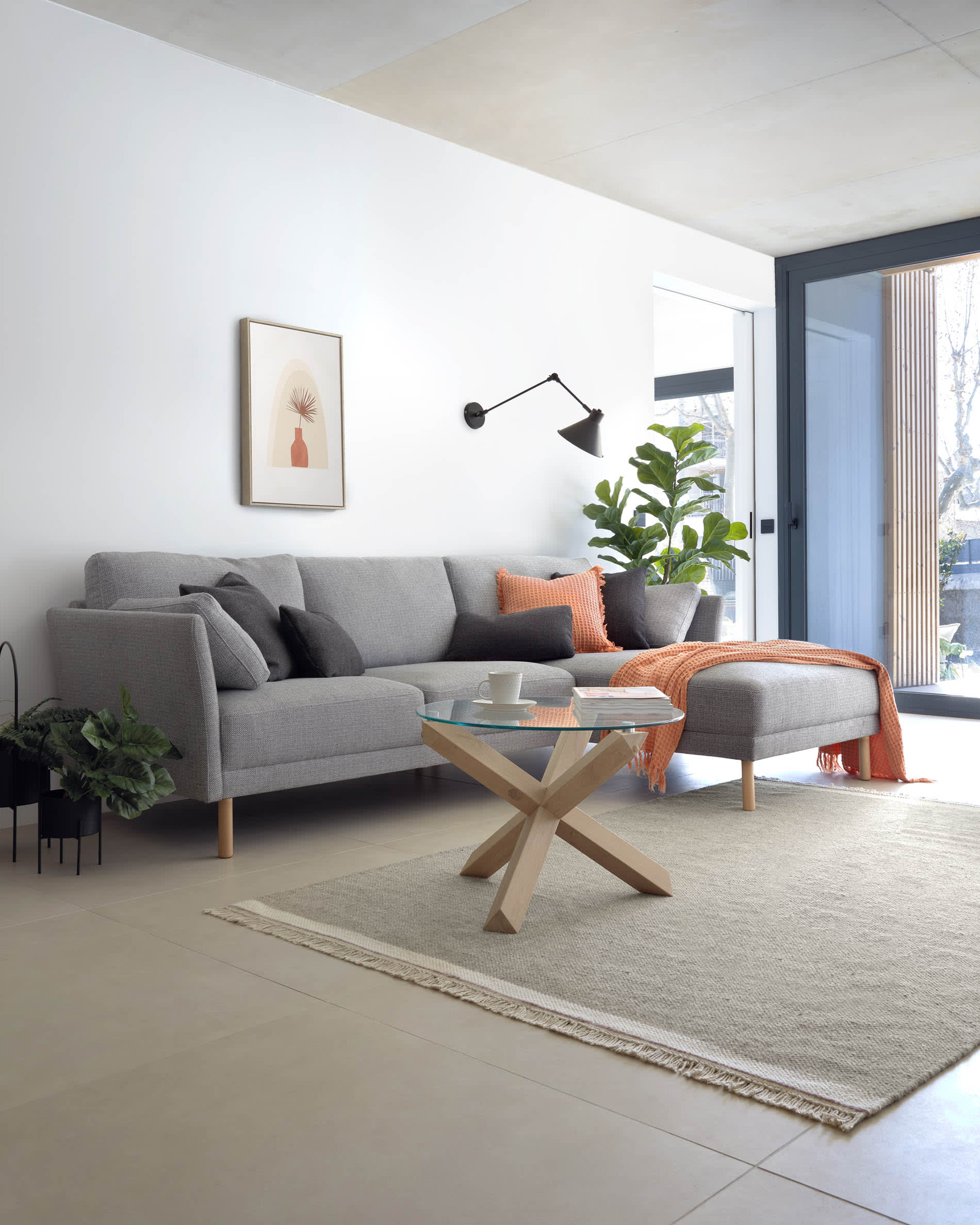 Stilvolles 2er-Set Mash-Pflanzgefäße mit schwarzem Metallgriff, ideal für Pflanzen, Größen Ø 25 cm und Ø 16,5 cm, von Kave Home.