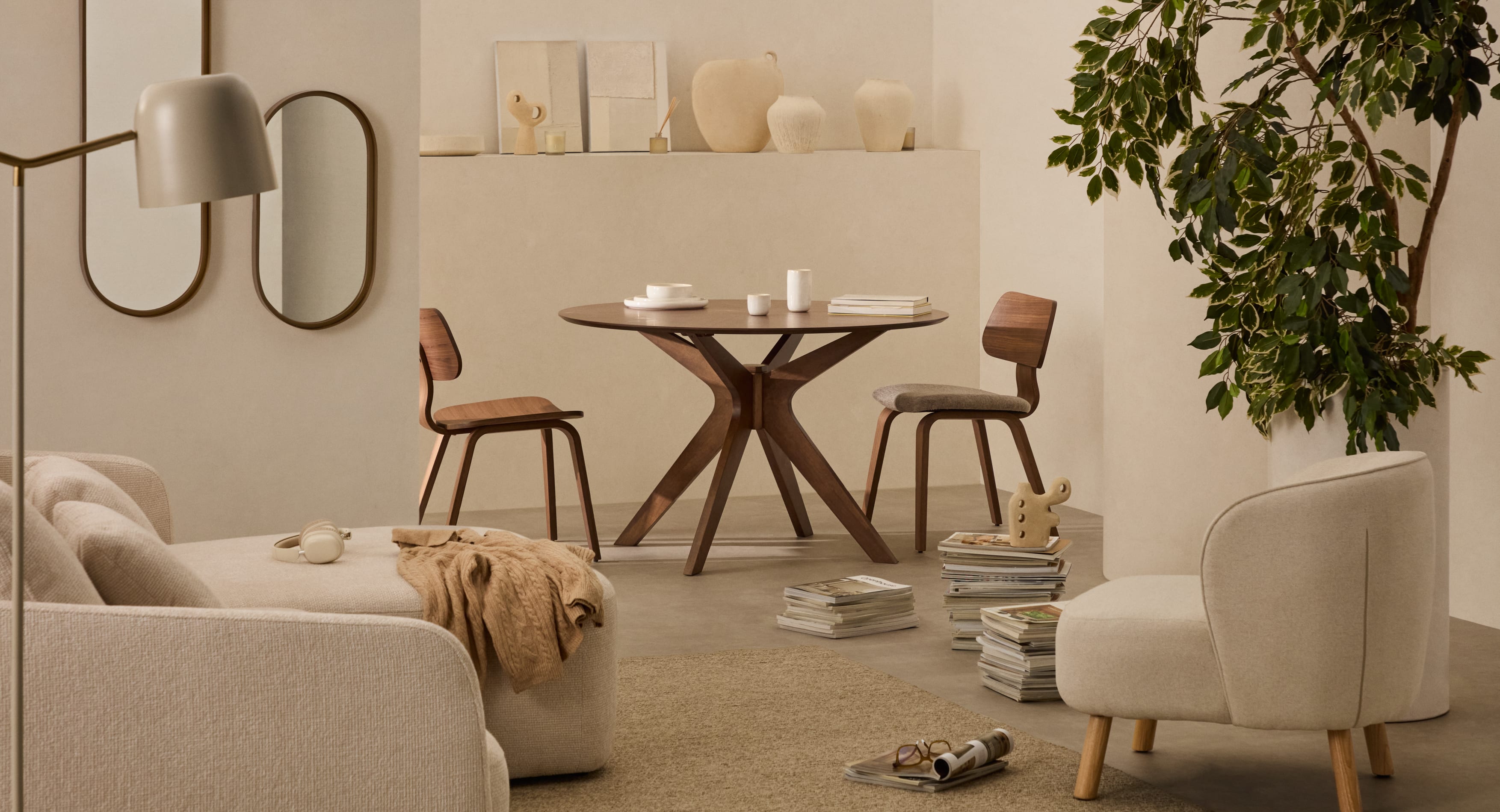 Eleganter Tiare Wandspiegel aus goldfarbenem Metall, 31 x 61,5 cm von Kave Home – ein zeitloses Designelement für Ihr Zuhause.